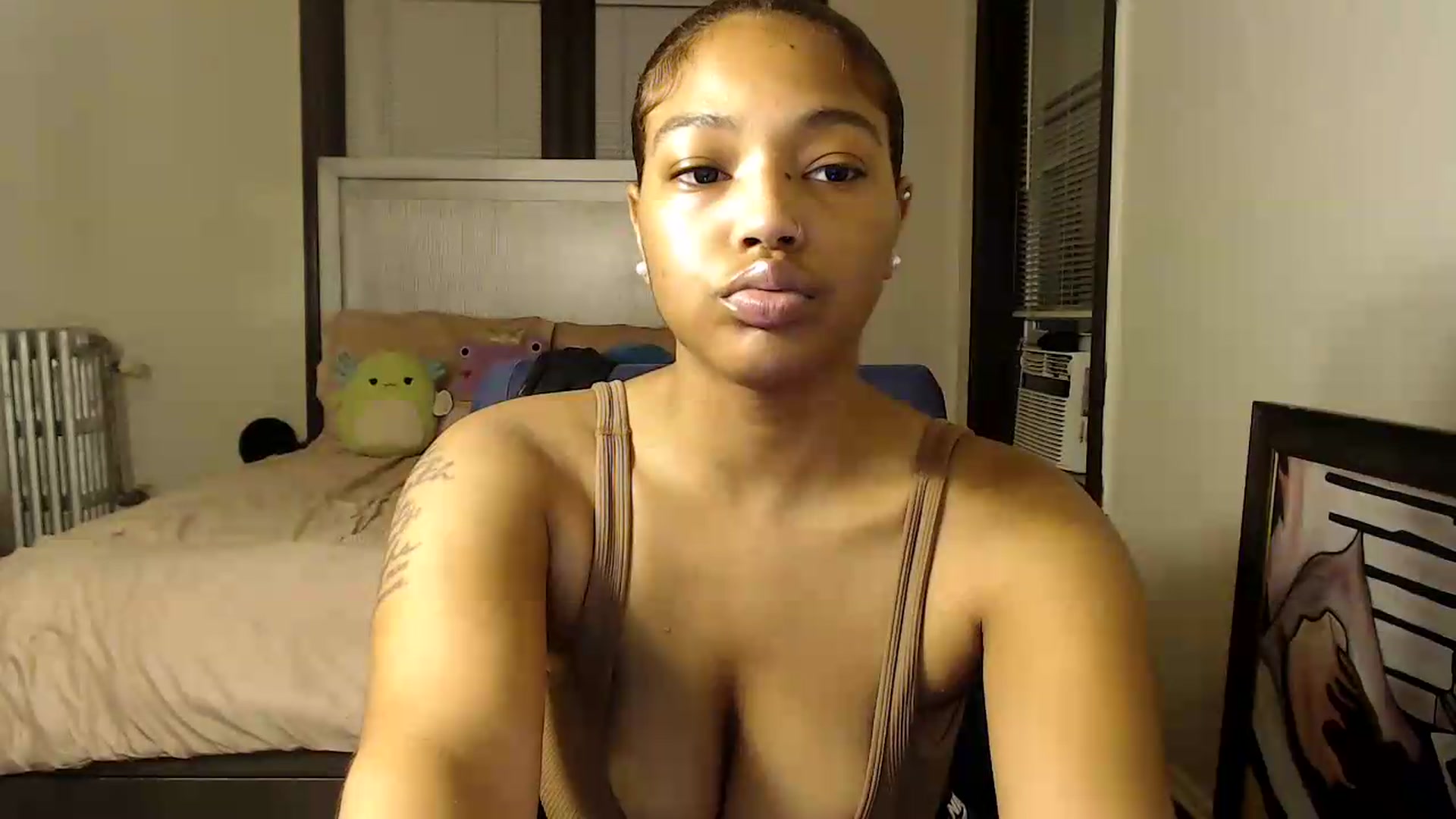 Gallery image thumbnail from itsmickie's myfreecams stream on, 08/16/2026, 02:44 image 5 of 20