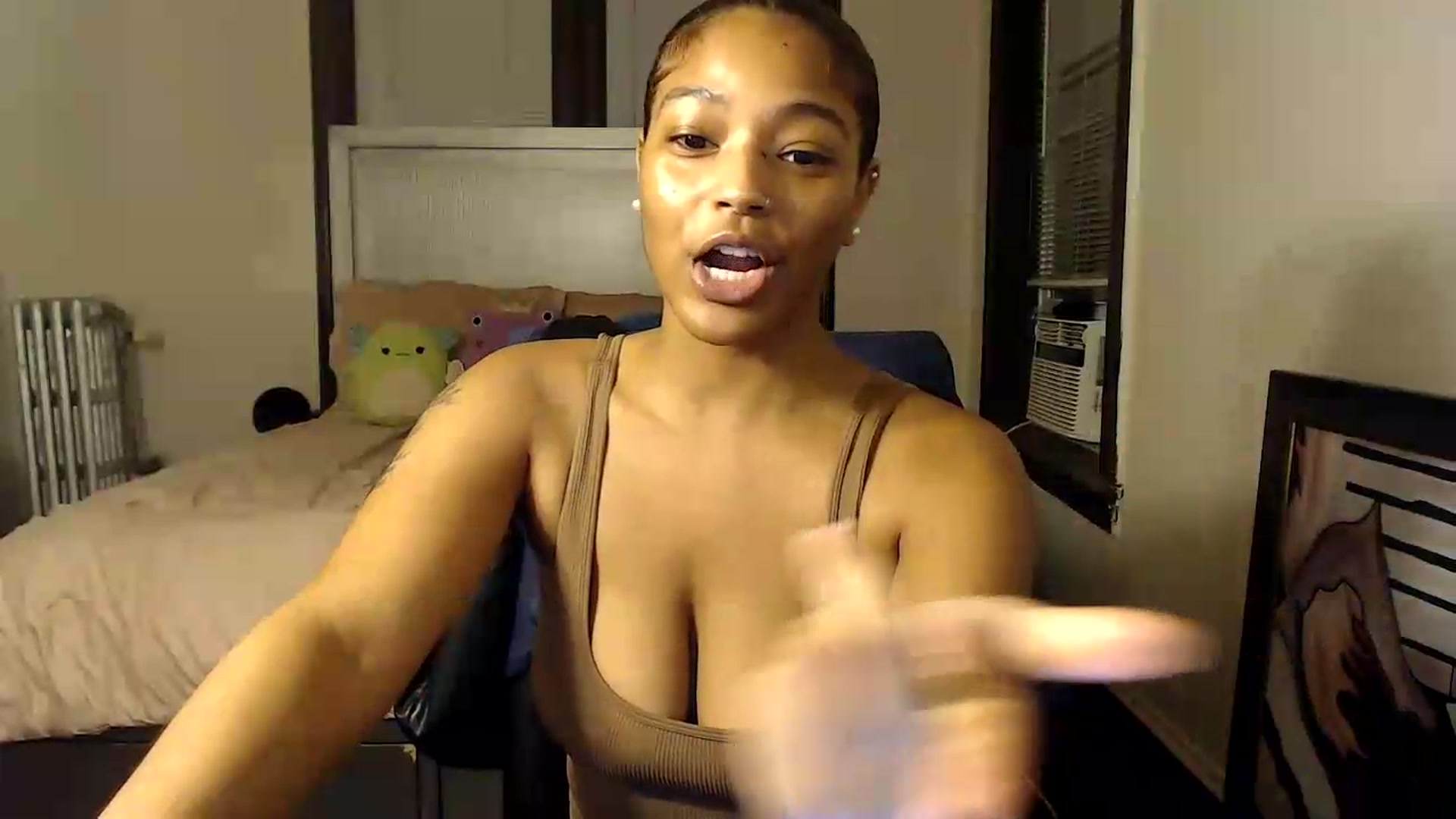 Gallery image thumbnail from itsmickie's myfreecams stream on, 08/16/2026, 02:44 image 12 of 20