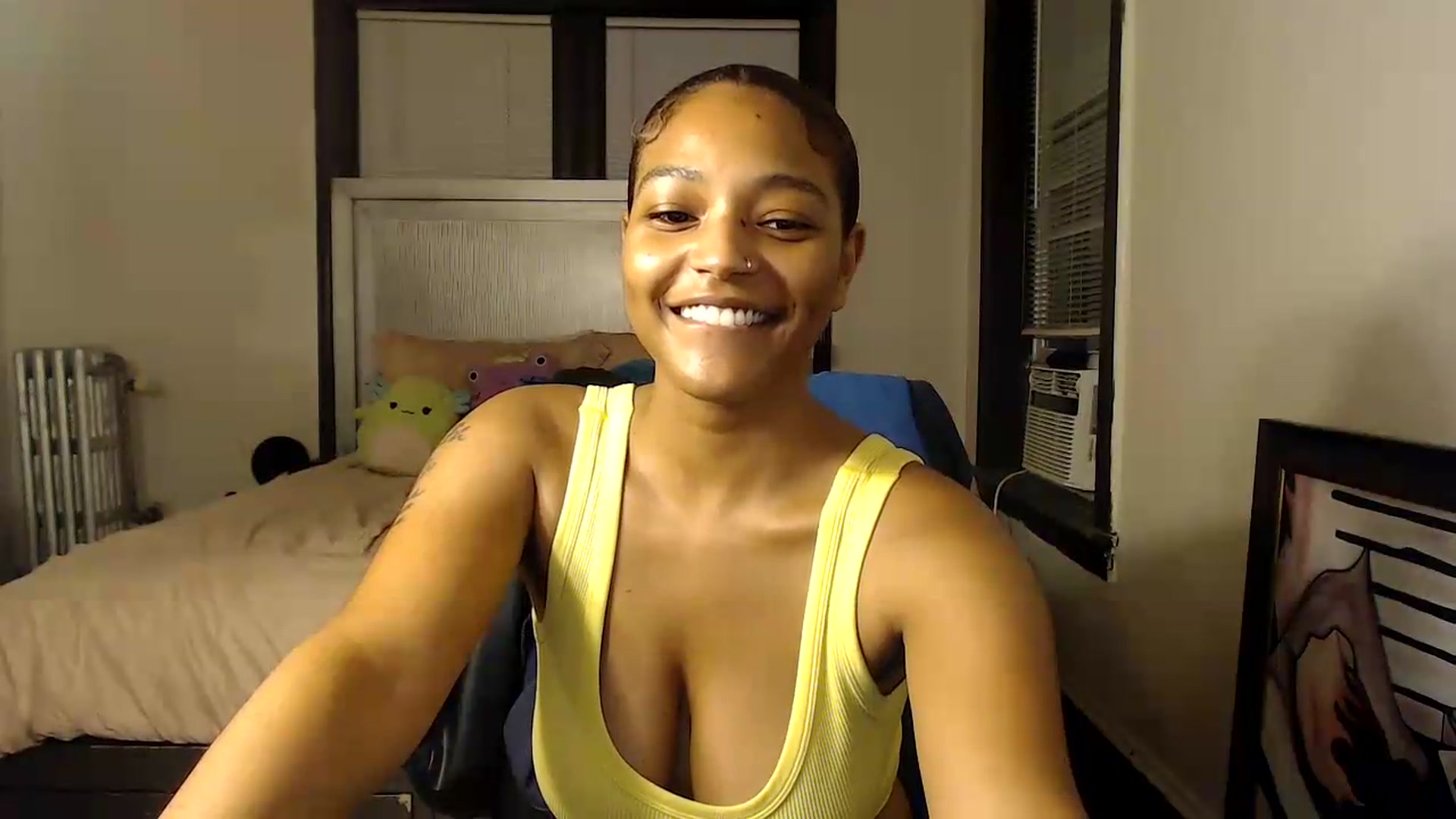 Gallery image thumbnail from itsmickie's myfreecams stream on, 08/20/2026, 02:08 image 12 of 20
