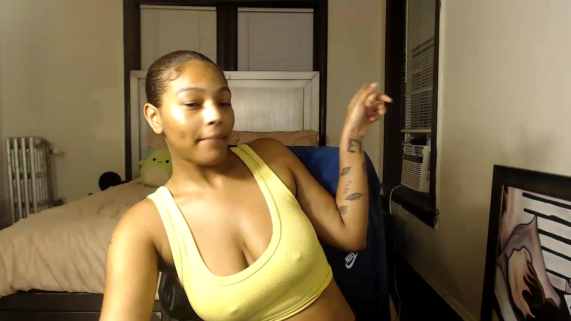 Gallery image thumbnail from itsmickie's myfreecams stream on, 08/20/2026, 02:08 image 6 of 20