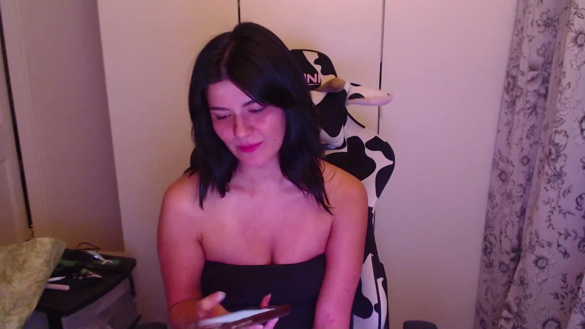 Gallery image thumbnail from itsmybirthday's myfreecams stream on, 08/17/2025, 01:01 image 6 of 20