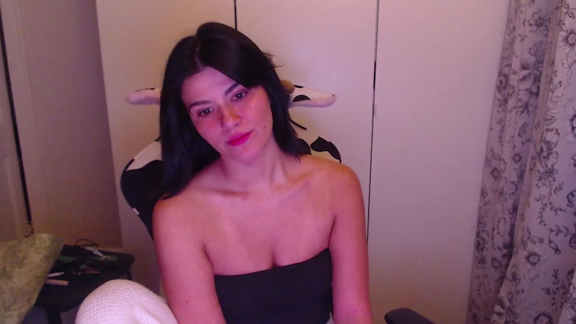 Gallery image thumbnail from itsmybirthday's myfreecams stream on, 08/17/2025, 01:01 image 7 of 20