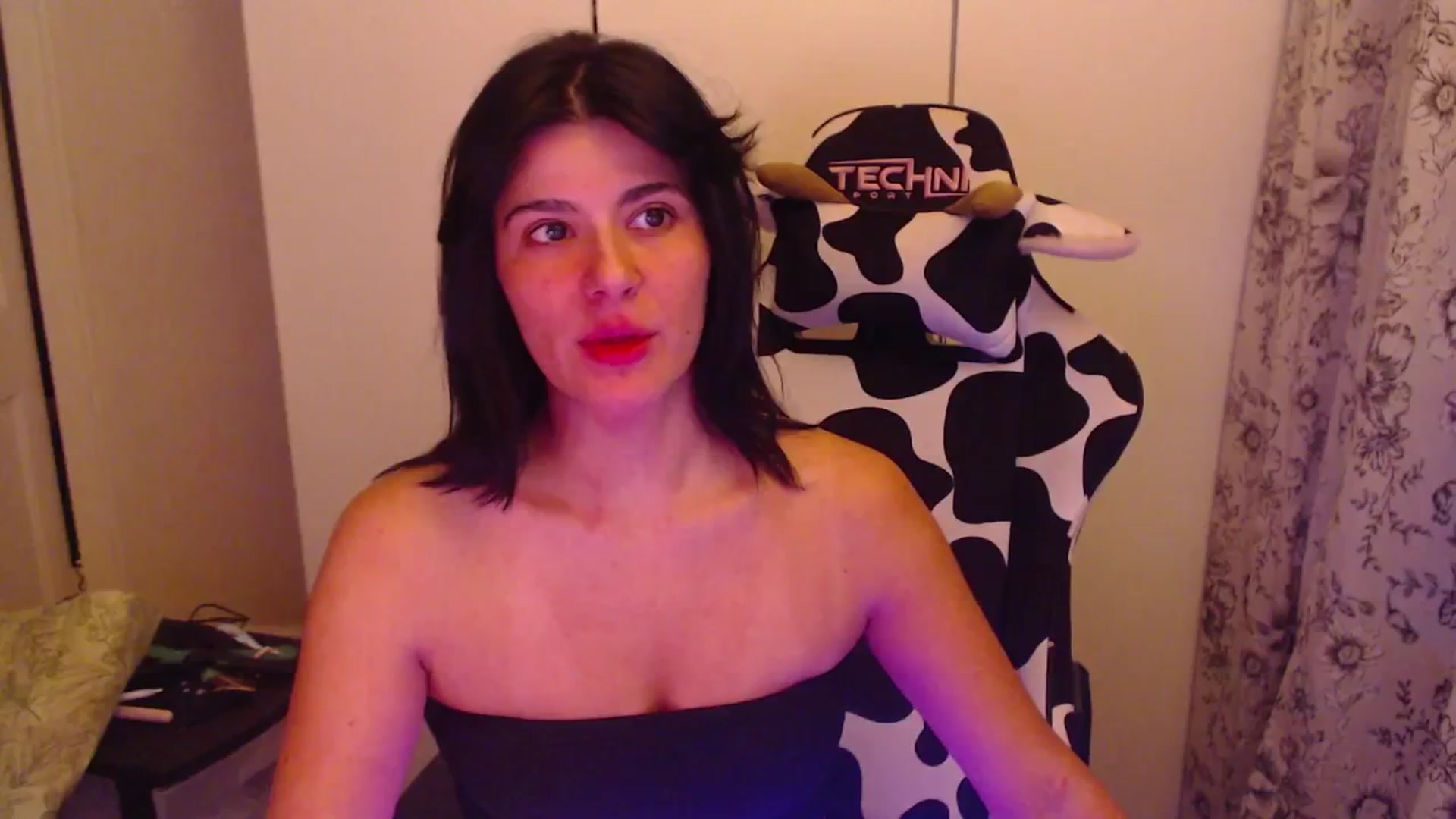 Gallery image thumbnail from itsmybirthday's myfreecams stream on, 08/17/2025, 01:01 image 3 of 20