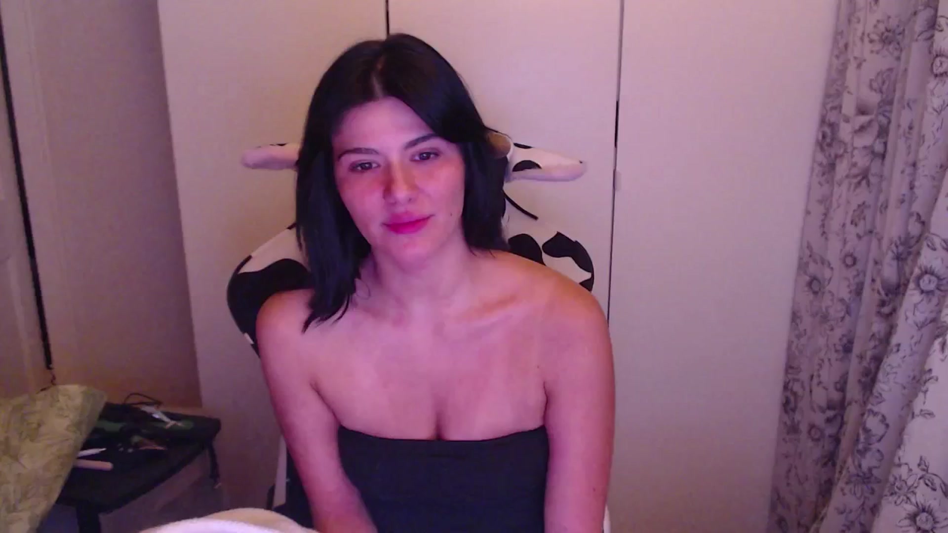 Gallery image thumbnail from itsmybirthday's myfreecams stream on, 08/17/2025, 01:01 image 14 of 20