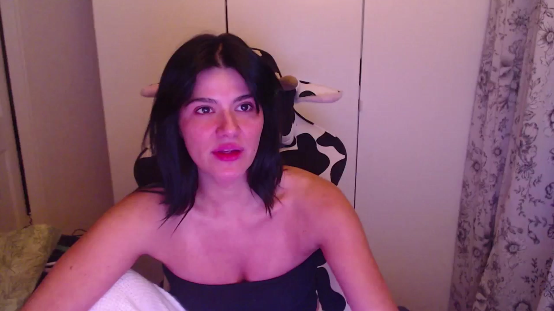 Gallery image thumbnail from itsmybirthday's myfreecams stream on, 08/17/2025, 01:01 image 12 of 20