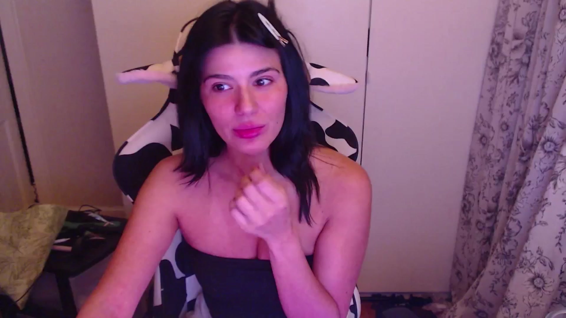 Gallery image thumbnail from itsmybirthday's myfreecams stream on, 08/17/2025, 01:01 image 20 of 20
