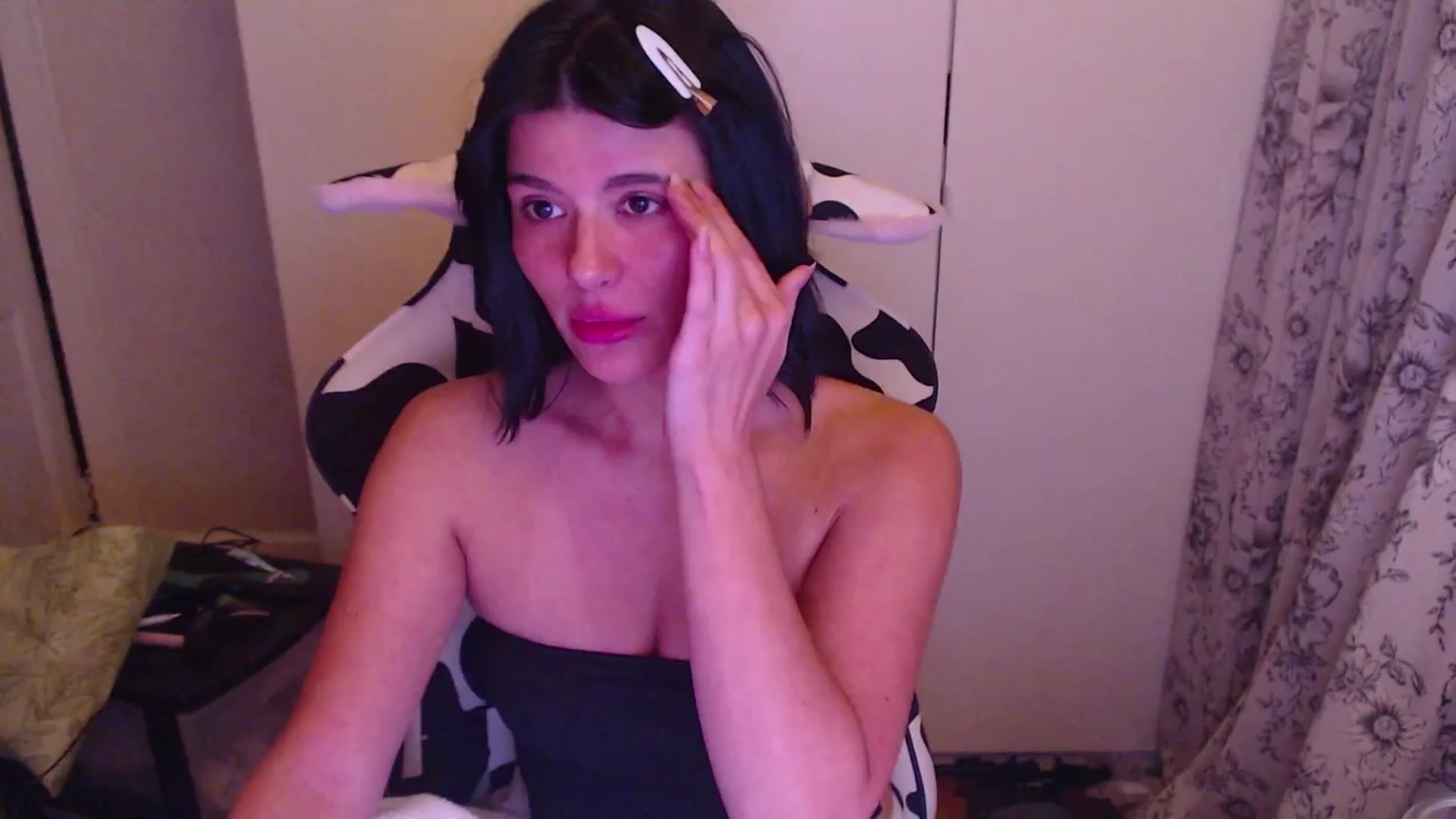 Gallery image thumbnail from itsmybirthday's myfreecams stream on, 08/17/2025, 01:01 image 18 of 20