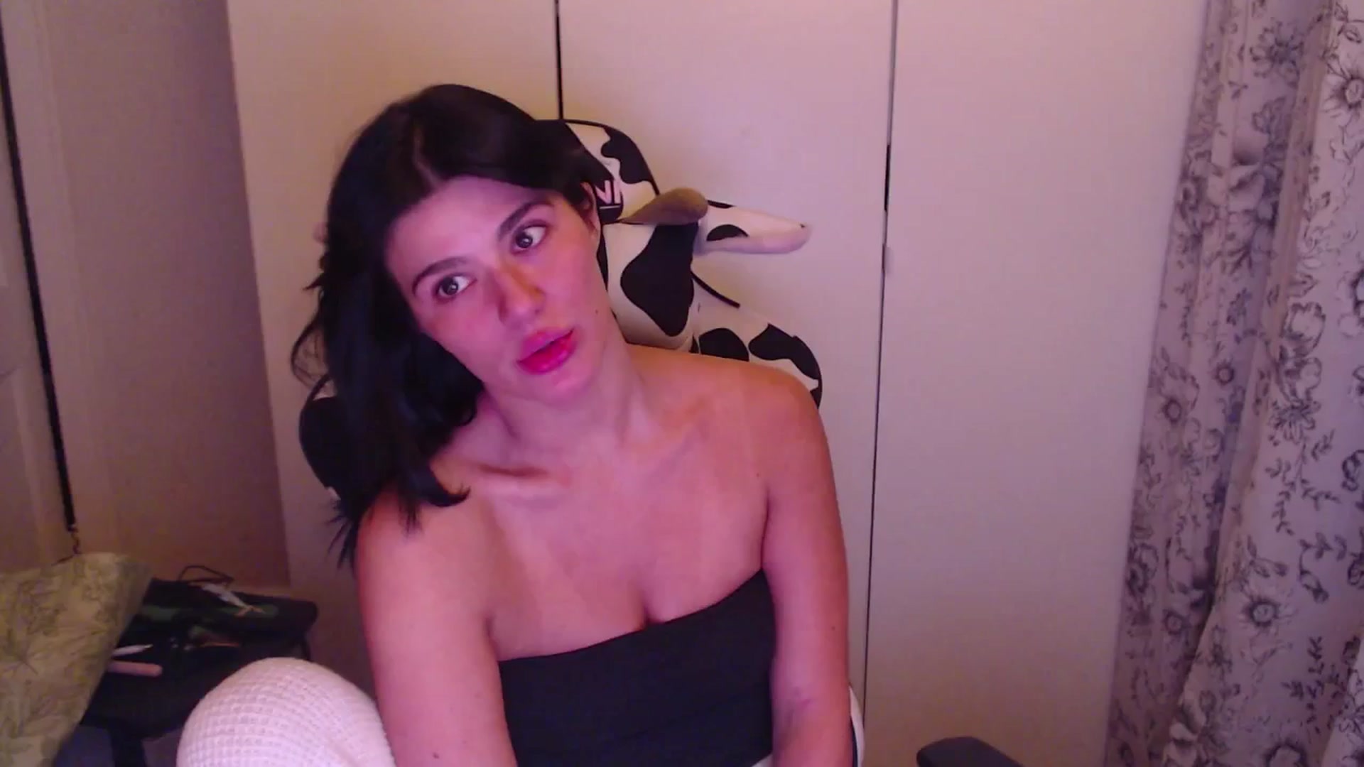 Gallery image thumbnail from itsmybirthday's myfreecams stream on, 08/17/2025, 01:01 image 10 of 20