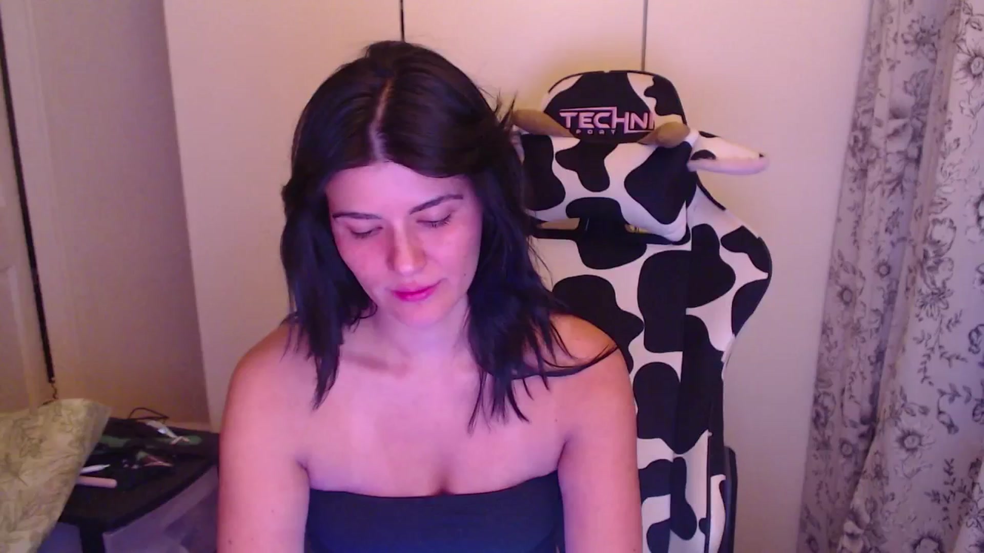 Gallery image thumbnail from itsmybirthday's myfreecams stream on, 08/17/2025, 01:01 image 2 of 20