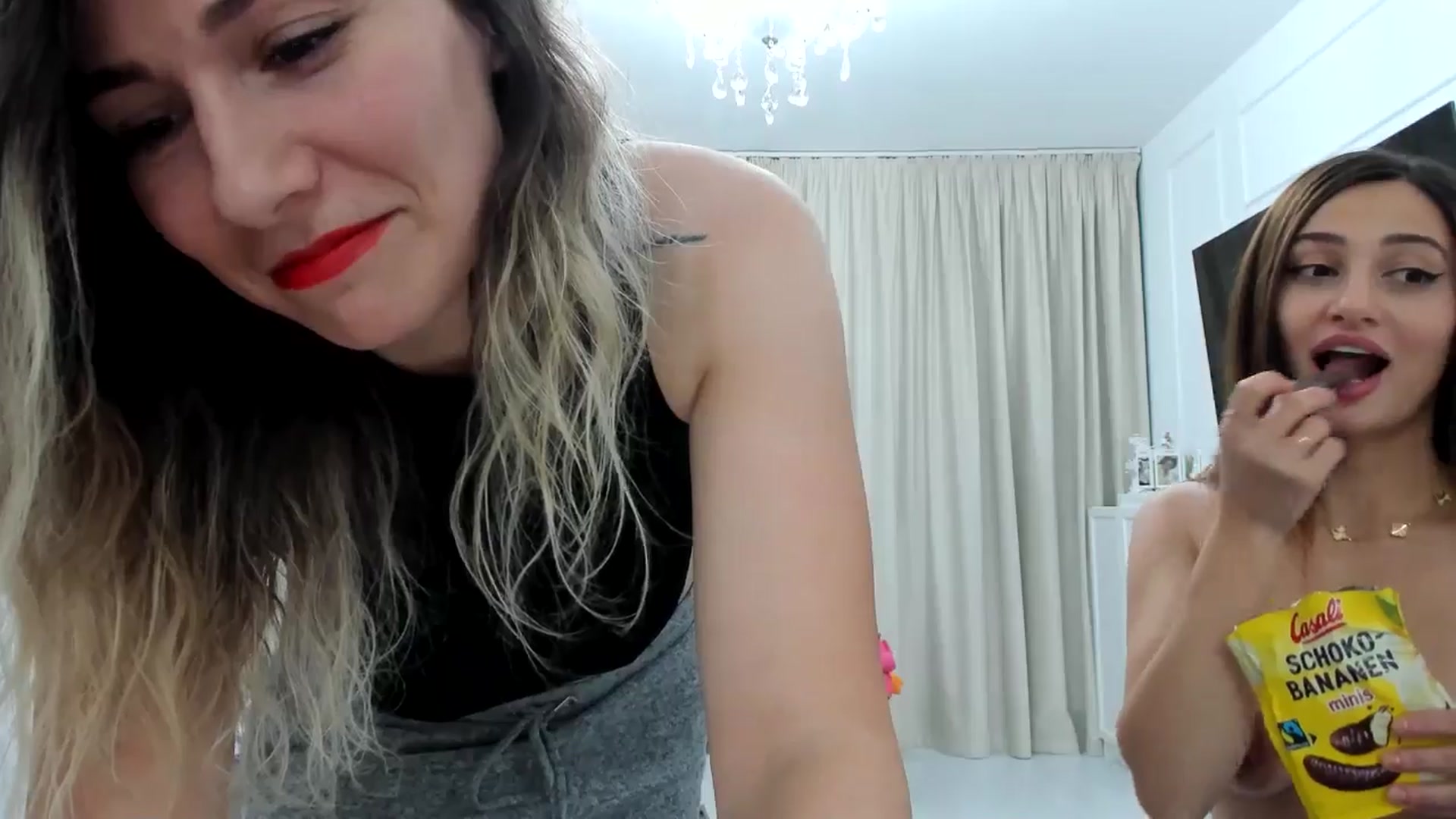 Gallery image thumbnail from itwas_eve's myfreecams stream on, 12/14/2024, 23:04 image 15 of 20