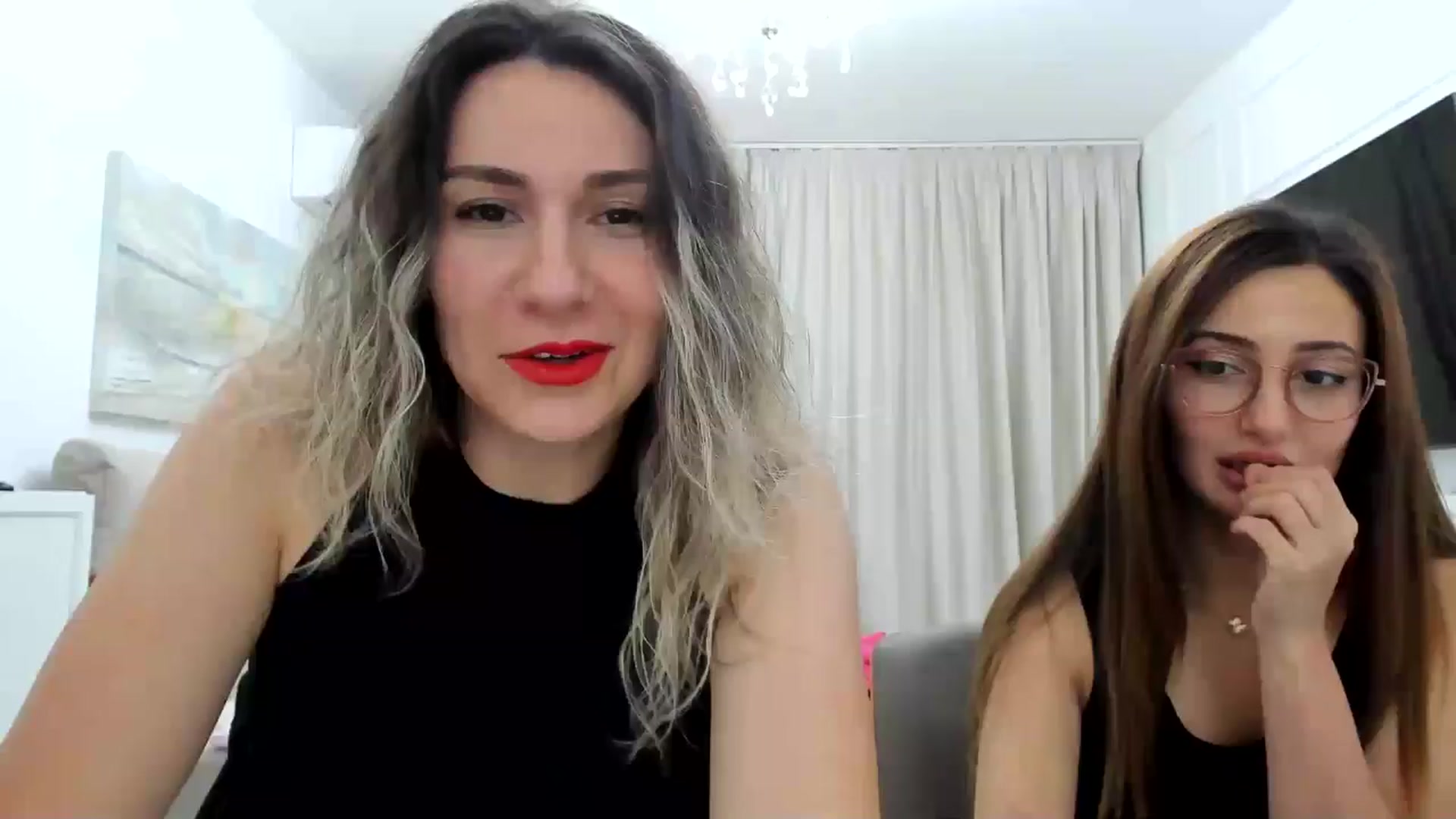Gallery image thumbnail from itwas_eve's myfreecams stream on, 12/14/2024, 23:04 image 6 of 20