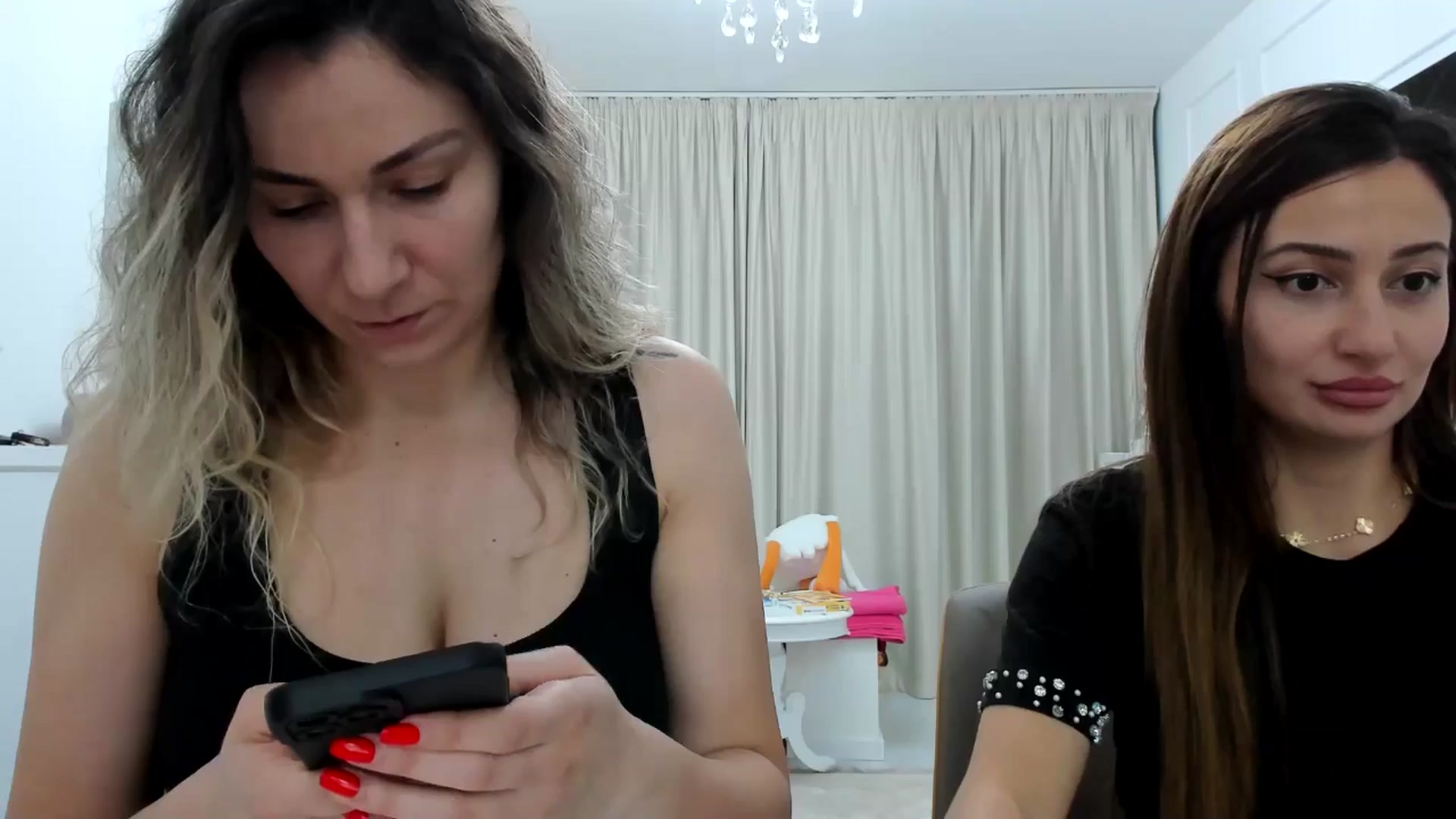 Gallery image thumbnail from itwas_eve's myfreecams stream on, 12/15/2024, 21:51 image 9 of 20