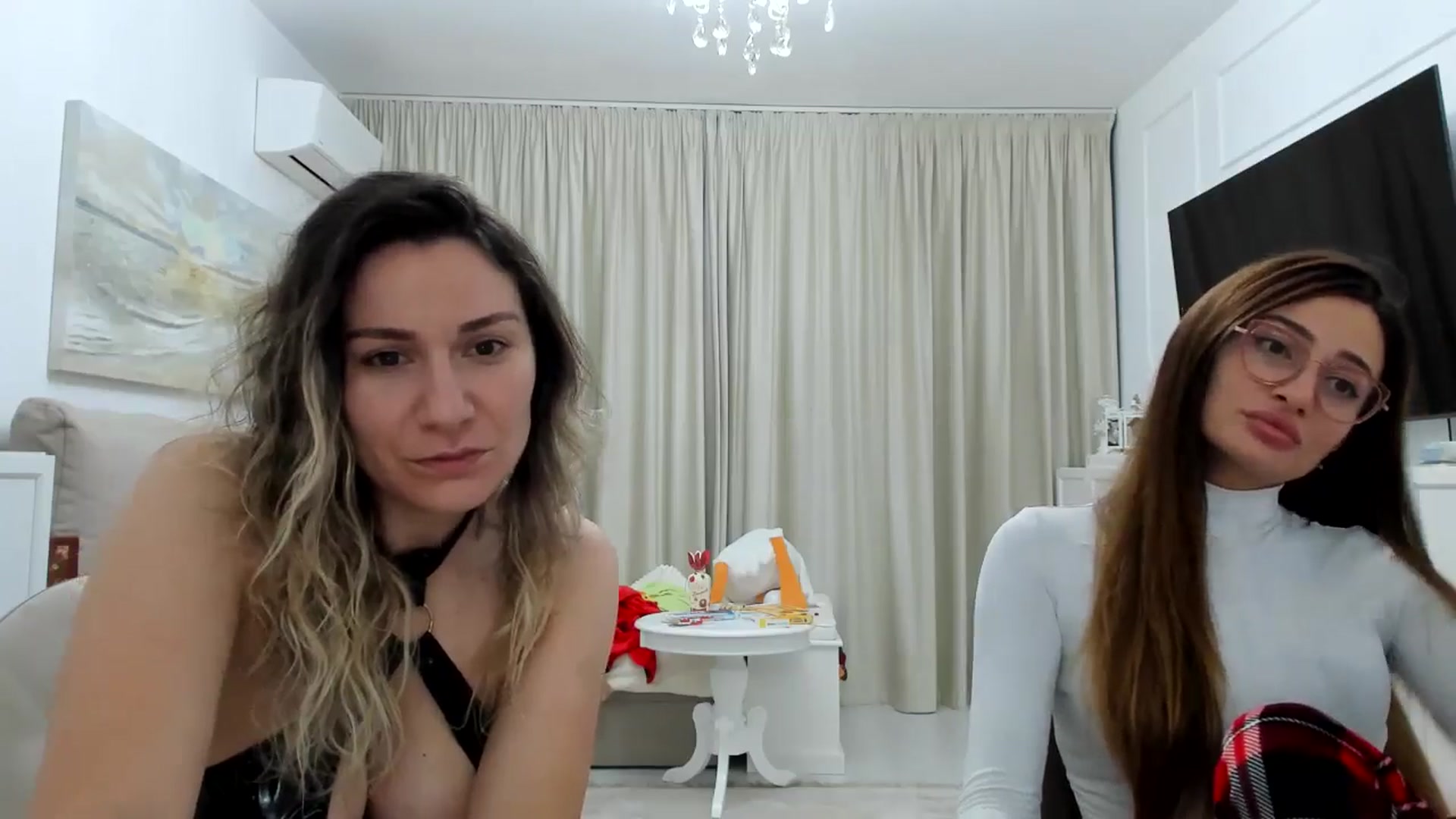 Gallery image thumbnail from itwas_eve's myfreecams stream on, 12/16/2024, 01:11 image 4 of 20