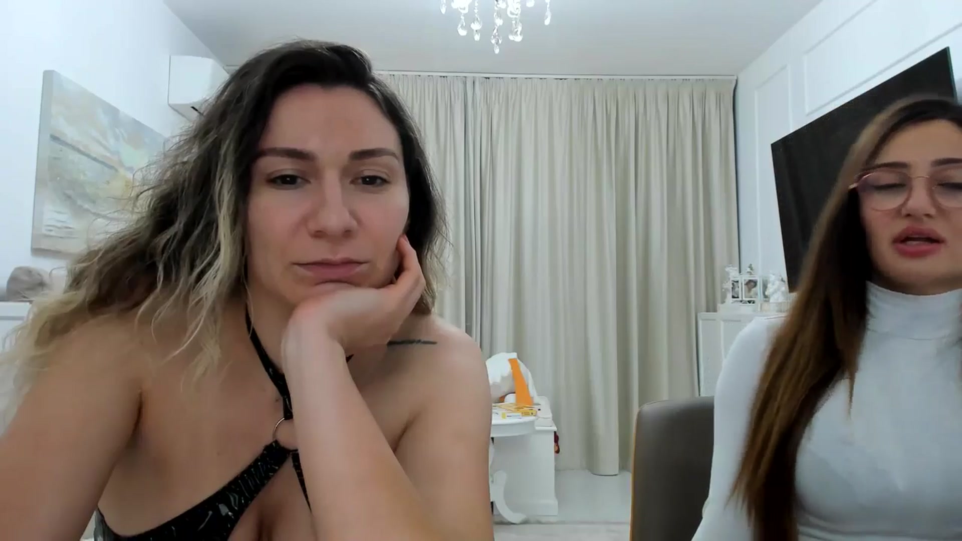 Gallery image thumbnail from itwas_eve's myfreecams stream on, 12/16/2024, 01:11 image 16 of 20