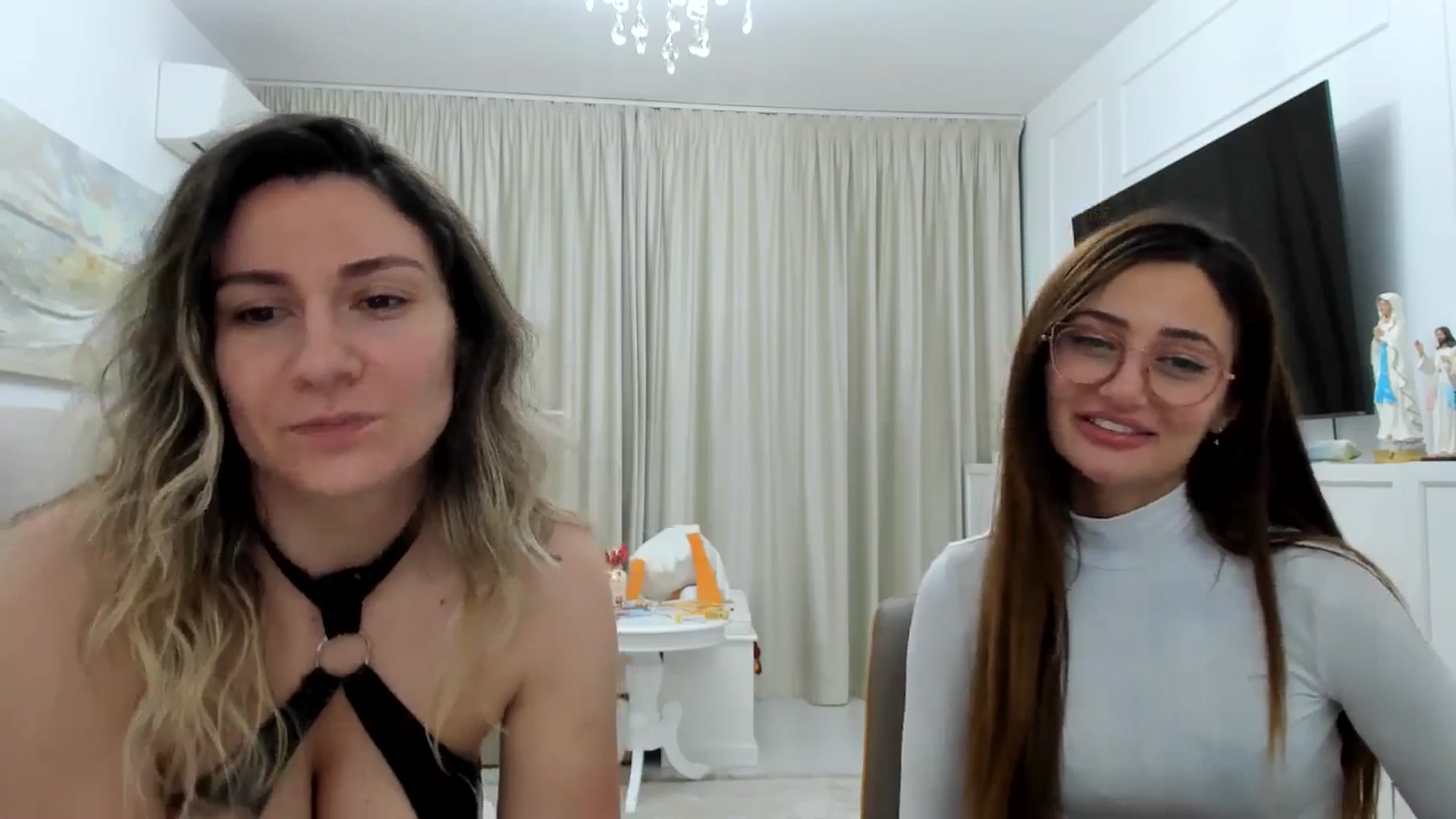 Gallery image thumbnail from itwas_eve's myfreecams stream on, 12/16/2024, 01:11 image 19 of 20