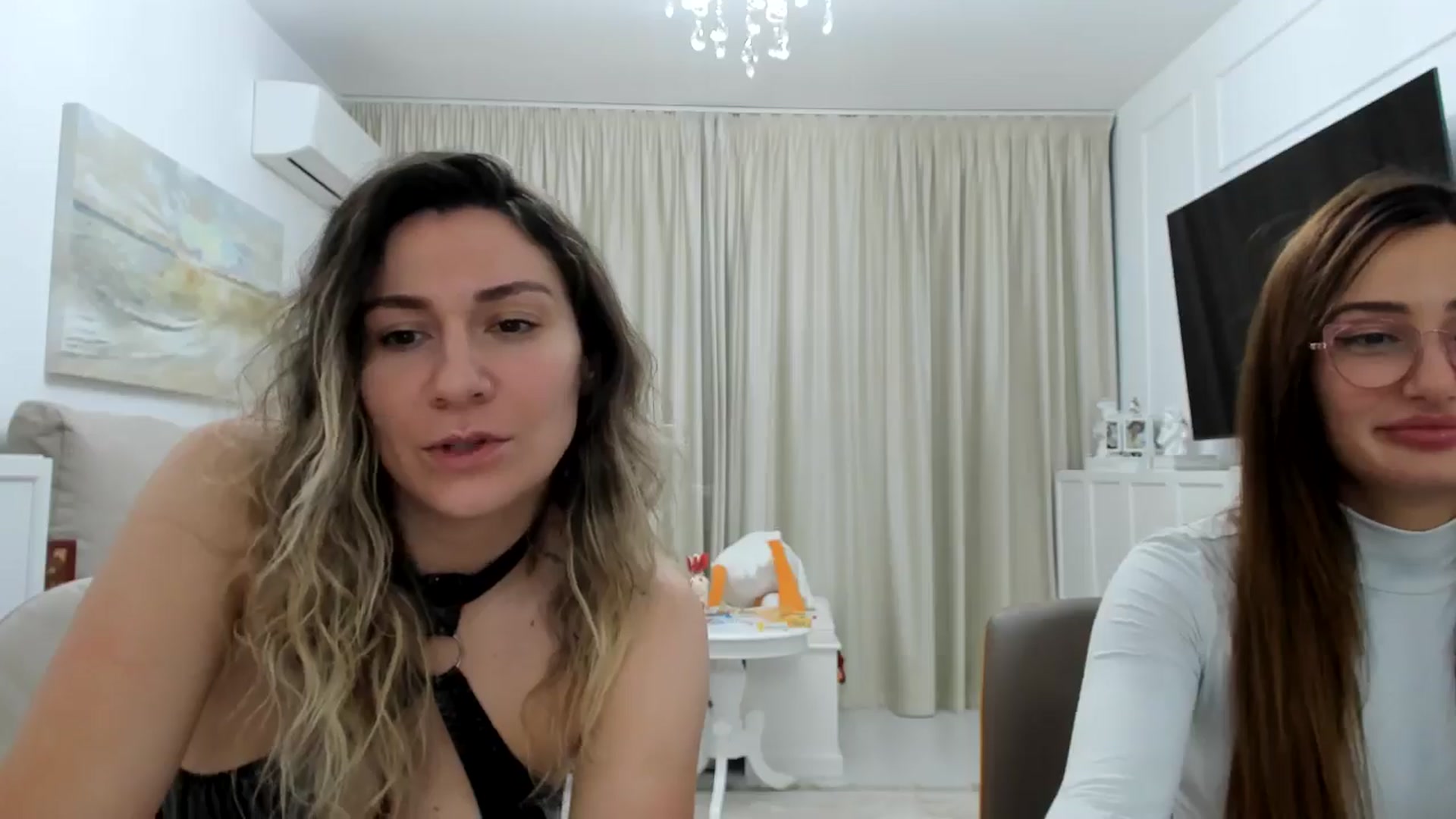 Gallery image thumbnail from itwas_eve's myfreecams stream on, 12/16/2024, 01:11 image 11 of 20