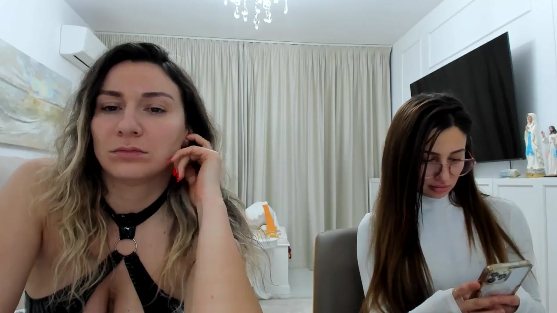 Gallery image thumbnail from itwas_eve's myfreecams stream on, 12/16/2024, 01:11 image 20 of 20
