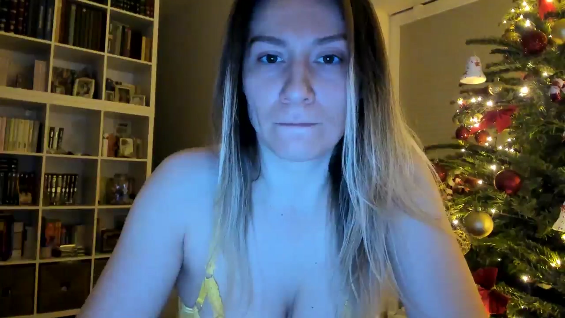 Gallery image thumbnail from itwas_eve's myfreecams stream on, 12/24/2024, 03:23 image 4 of 20