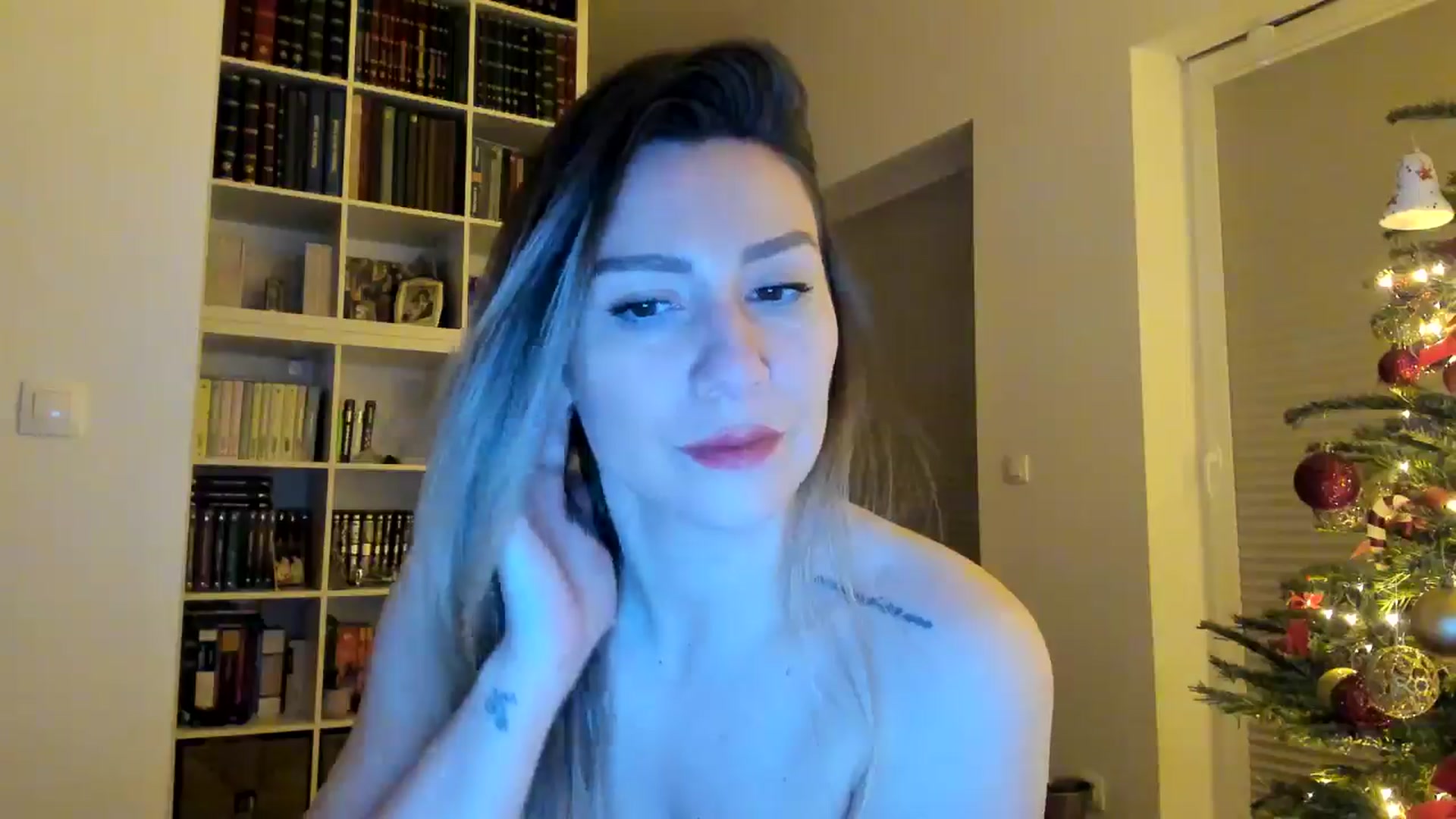 Gallery image thumbnail from itwas_eve's myfreecams stream on, 12/24/2024, 22:49 image 16 of 20