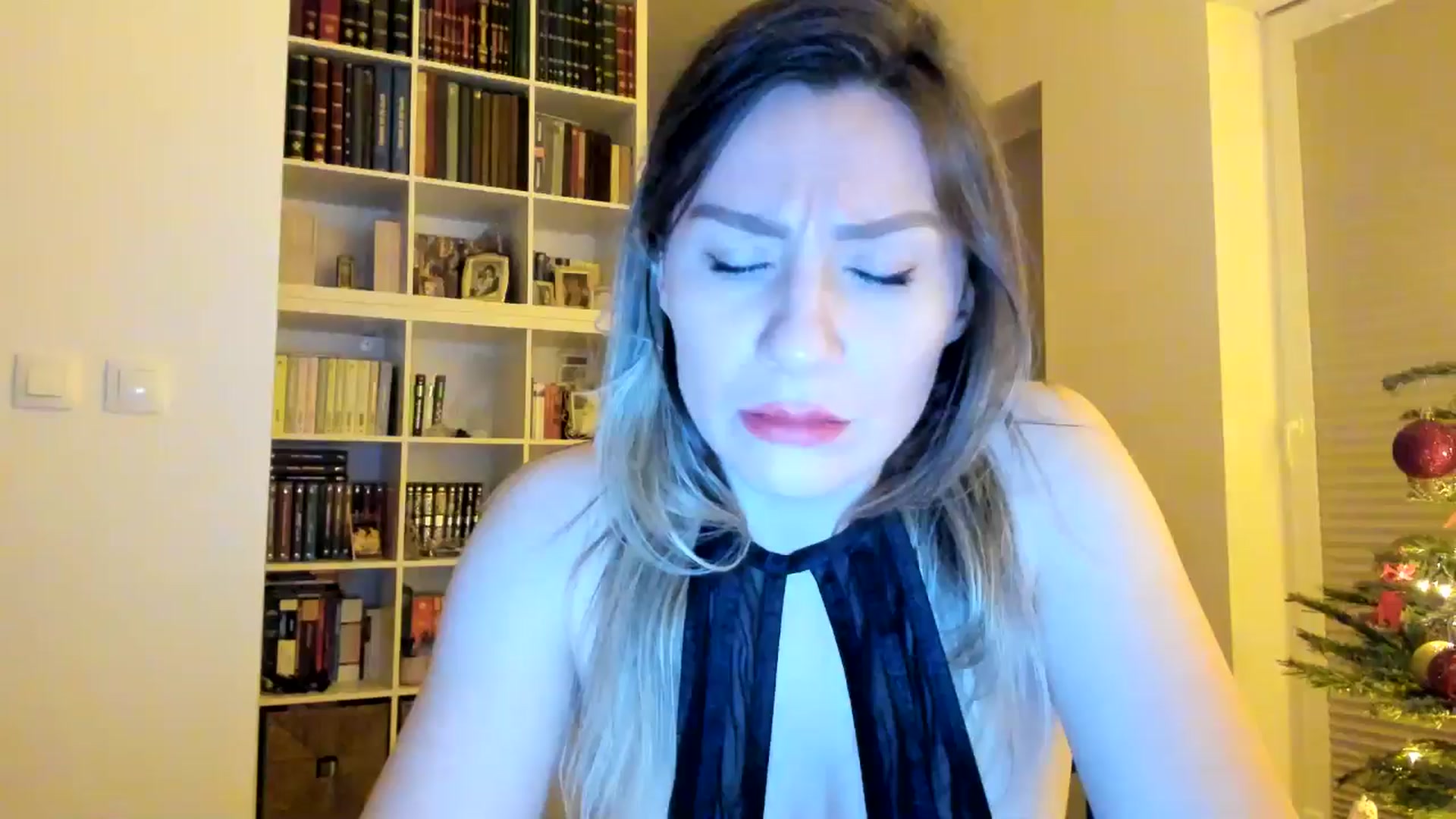 Gallery image thumbnail from itwas_eve's myfreecams stream on, 12/25/2024, 02:22 image 1 of 20