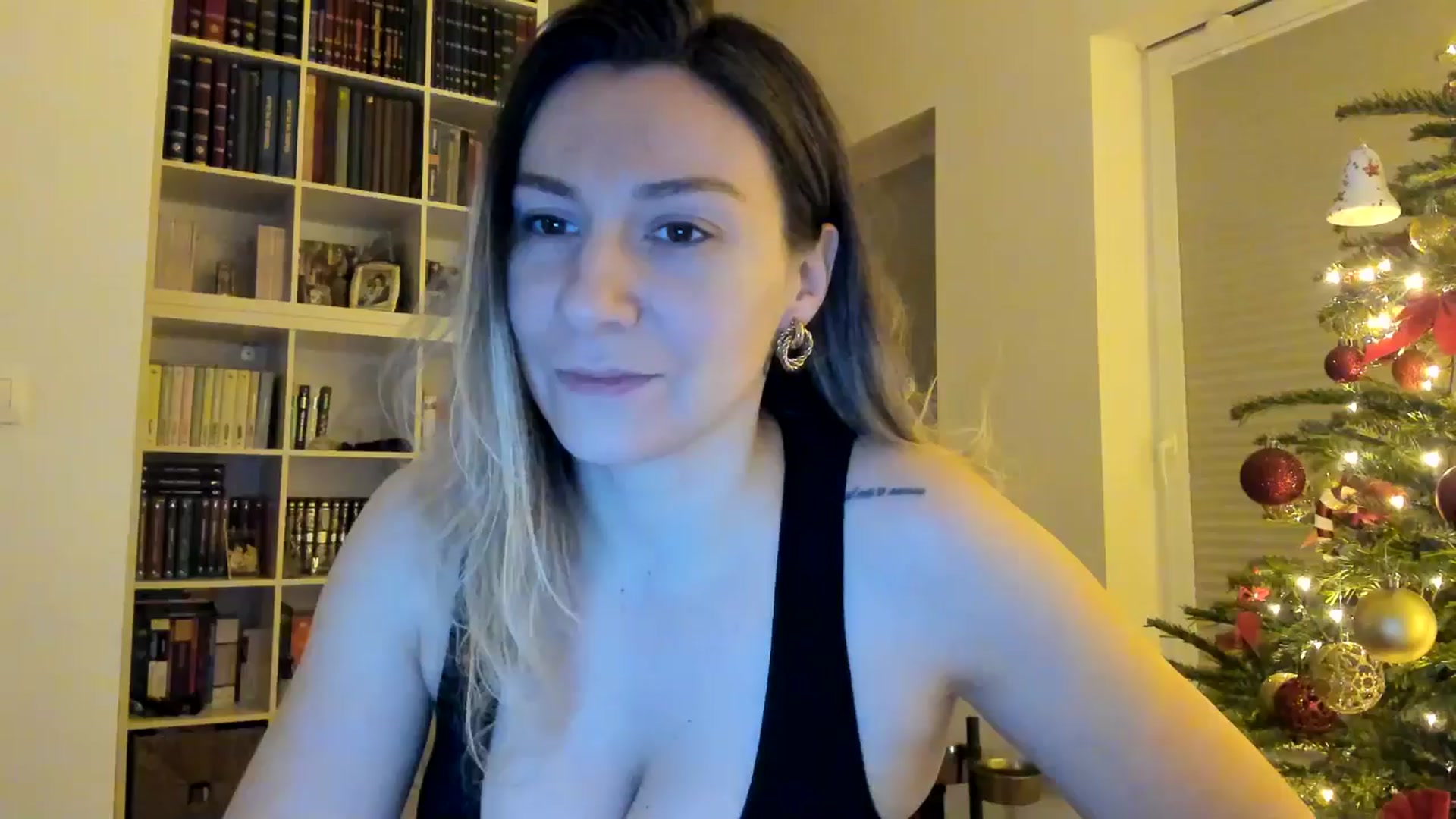 Gallery image thumbnail from itwas_eve's myfreecams stream on, 12/27/2024, 24:11 image 2 of 20