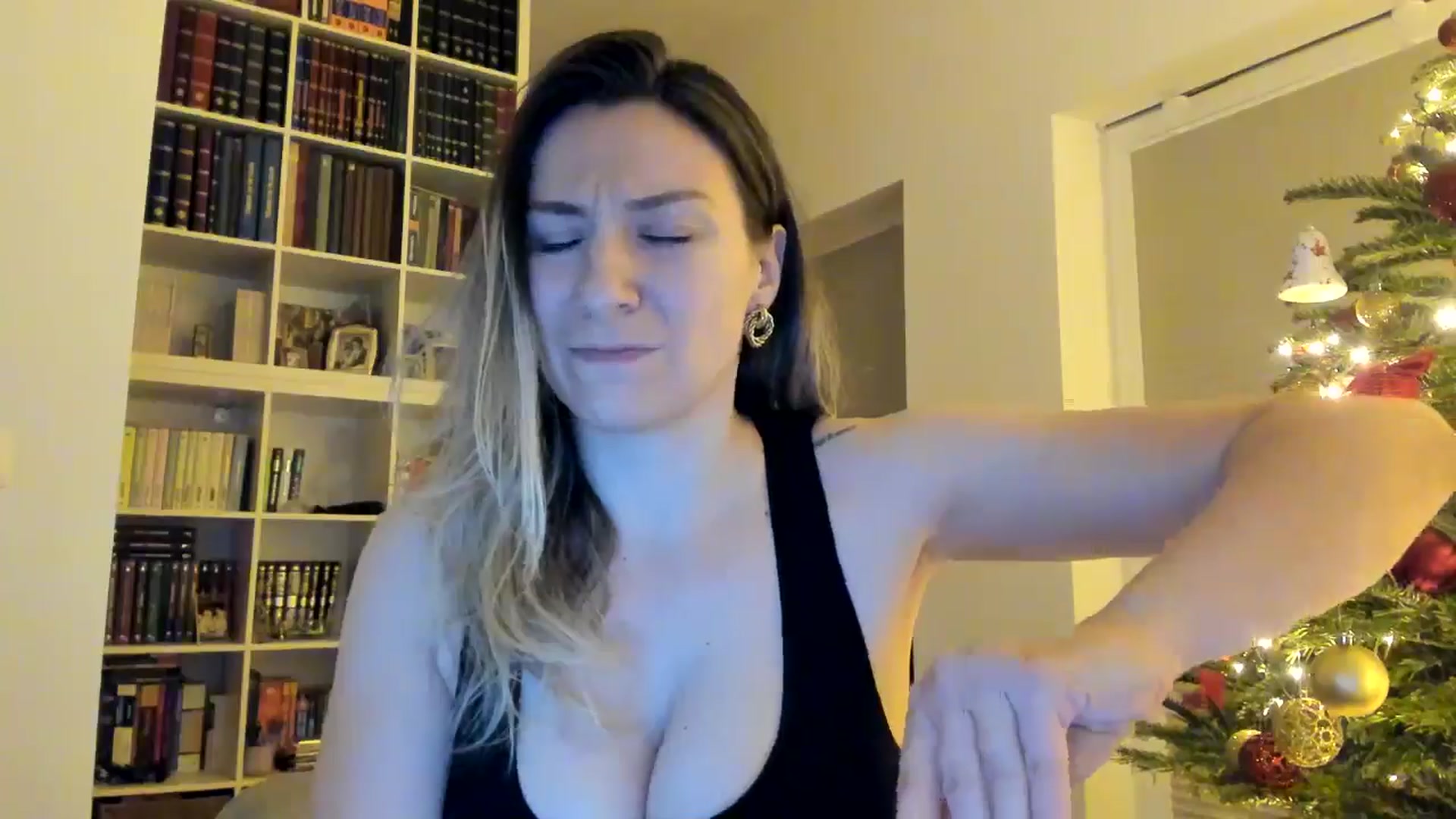 Gallery image thumbnail from itwas_eve's myfreecams stream on, 12/27/2024, 24:11 image 15 of 20