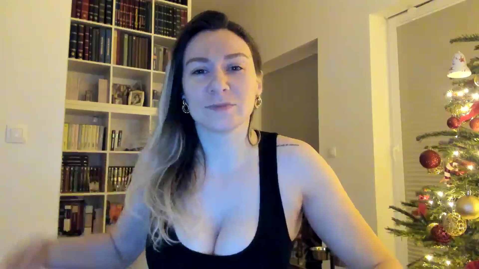 Gallery image thumbnail from itwas_eve's myfreecams stream on, 12/27/2024, 24:11 image 8 of 20