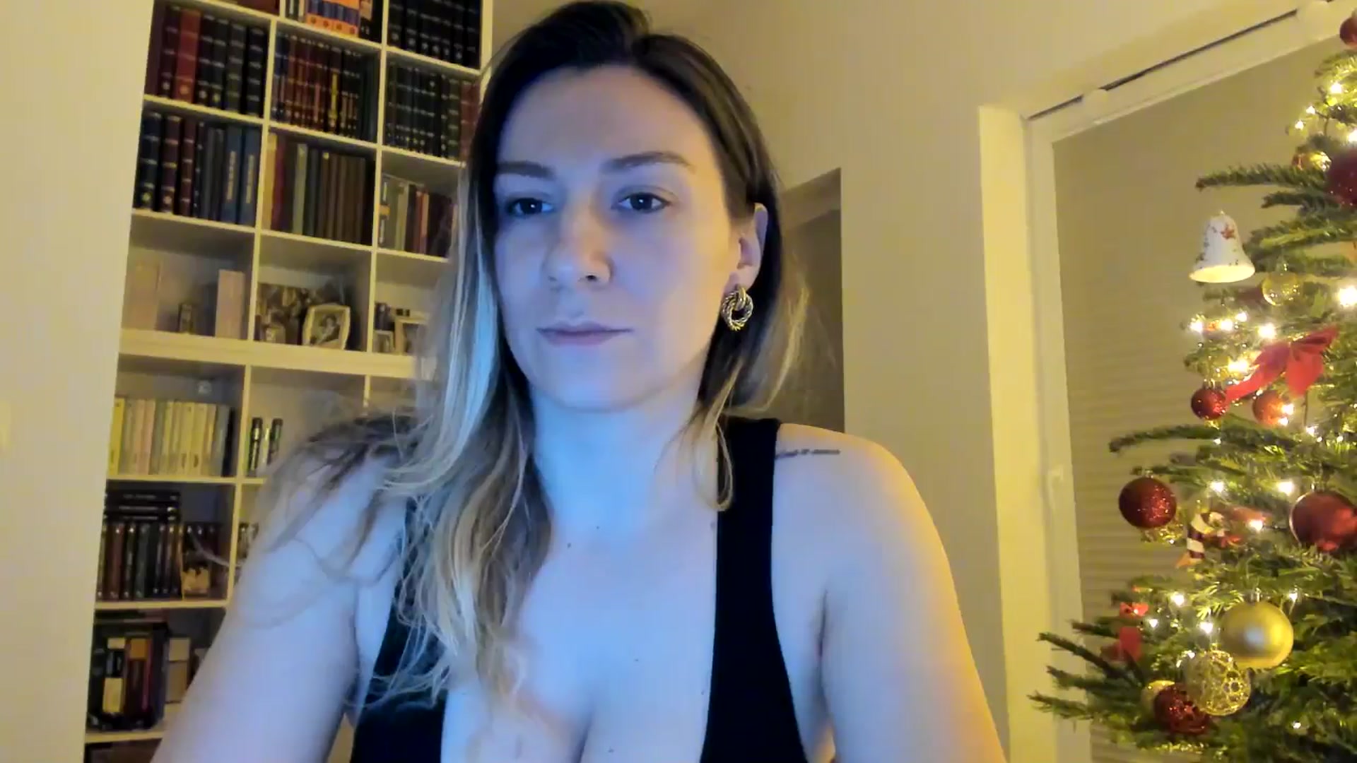 Gallery image thumbnail from itwas_eve's myfreecams stream on, 12/27/2024, 24:11 image 13 of 20