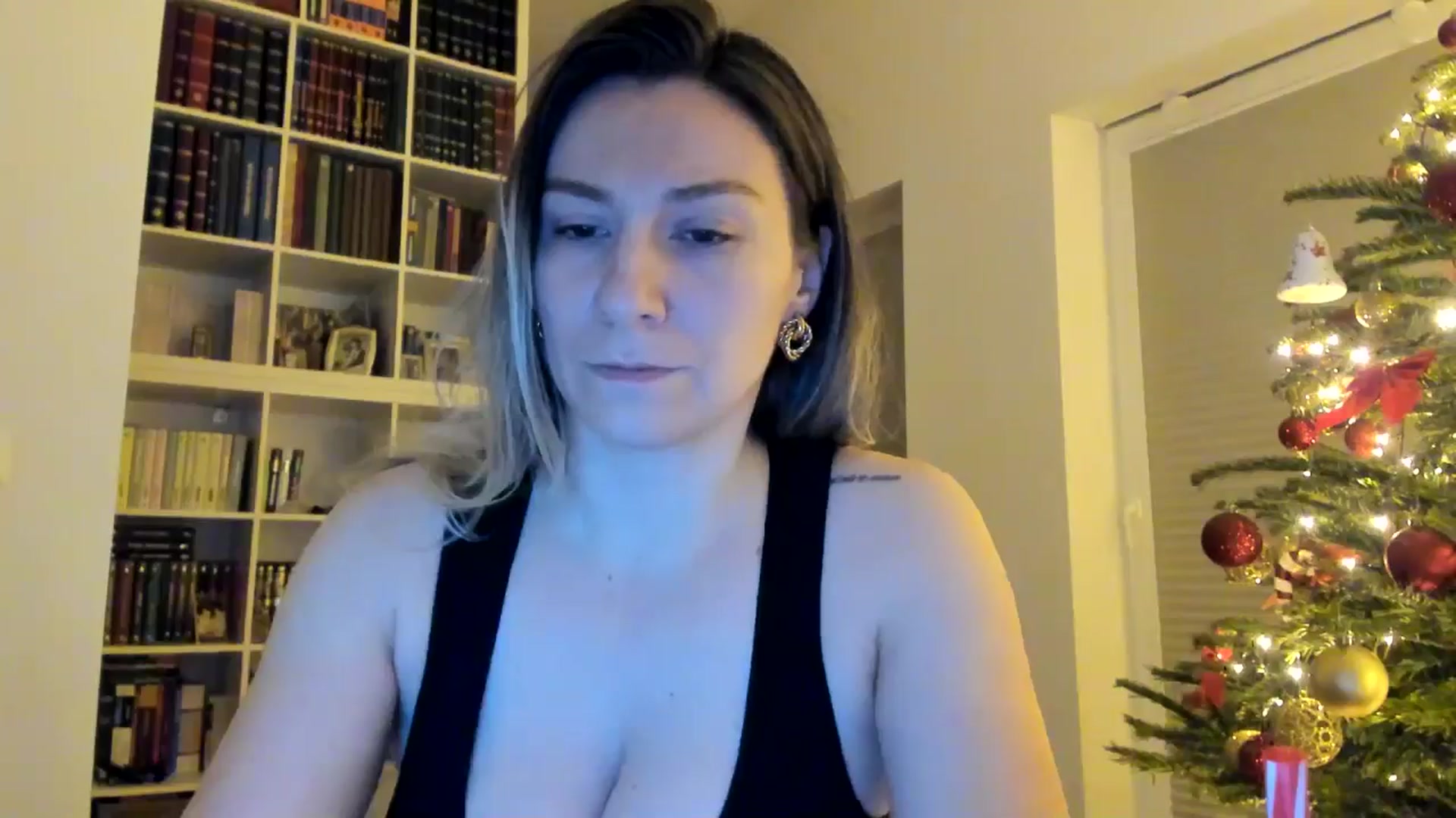 Gallery image thumbnail from itwas_eve's myfreecams stream on, 12/27/2024, 24:11 image 18 of 20