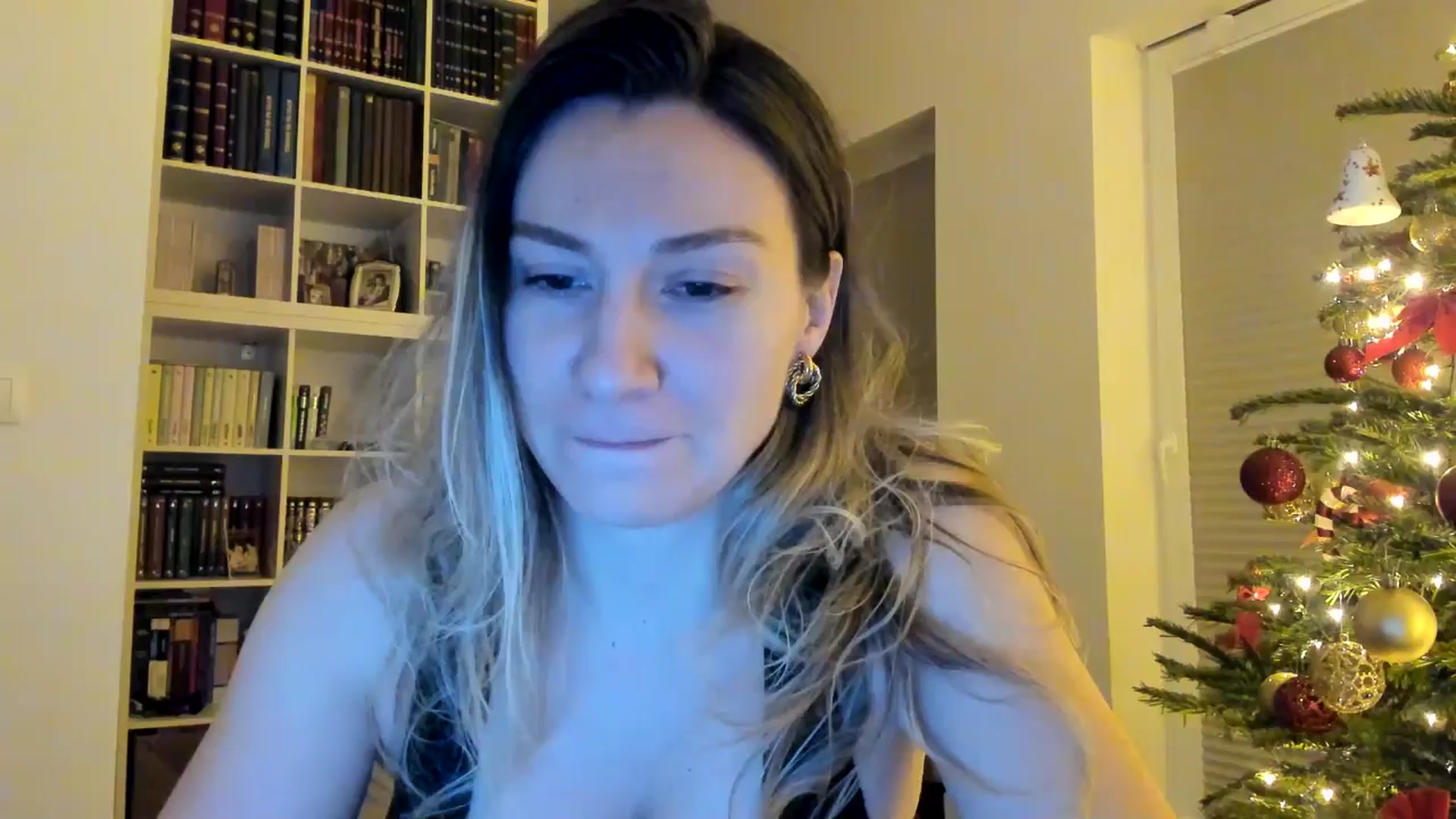 Gallery image thumbnail from itwas_eve's myfreecams stream on, 12/27/2024, 24:11 image 1 of 20