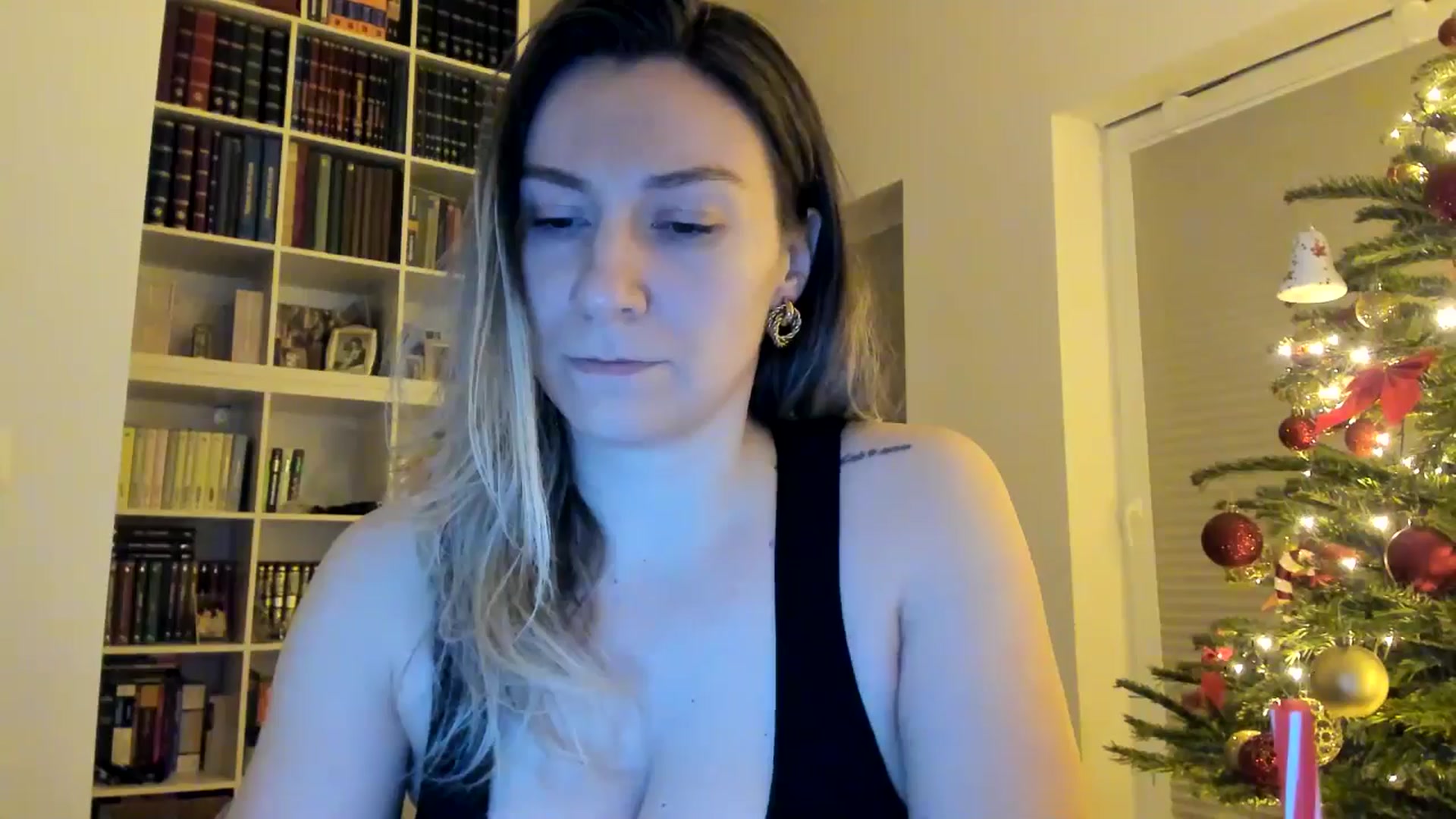 Gallery image thumbnail from itwas_eve's myfreecams stream on, 12/27/2024, 24:11 image 16 of 20