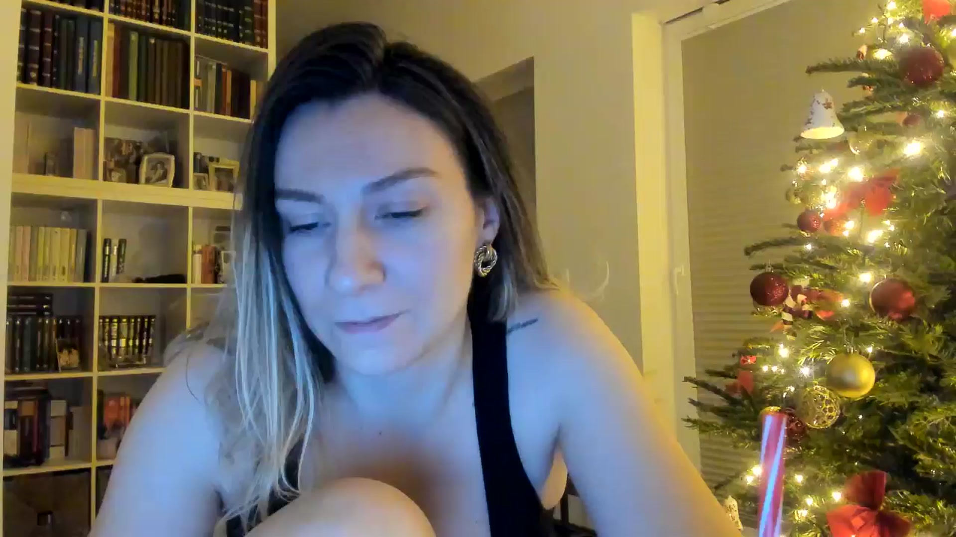 Gallery image thumbnail from itwas_eve's myfreecams stream on, 12/27/2024, 01:48 image 3 of 20
