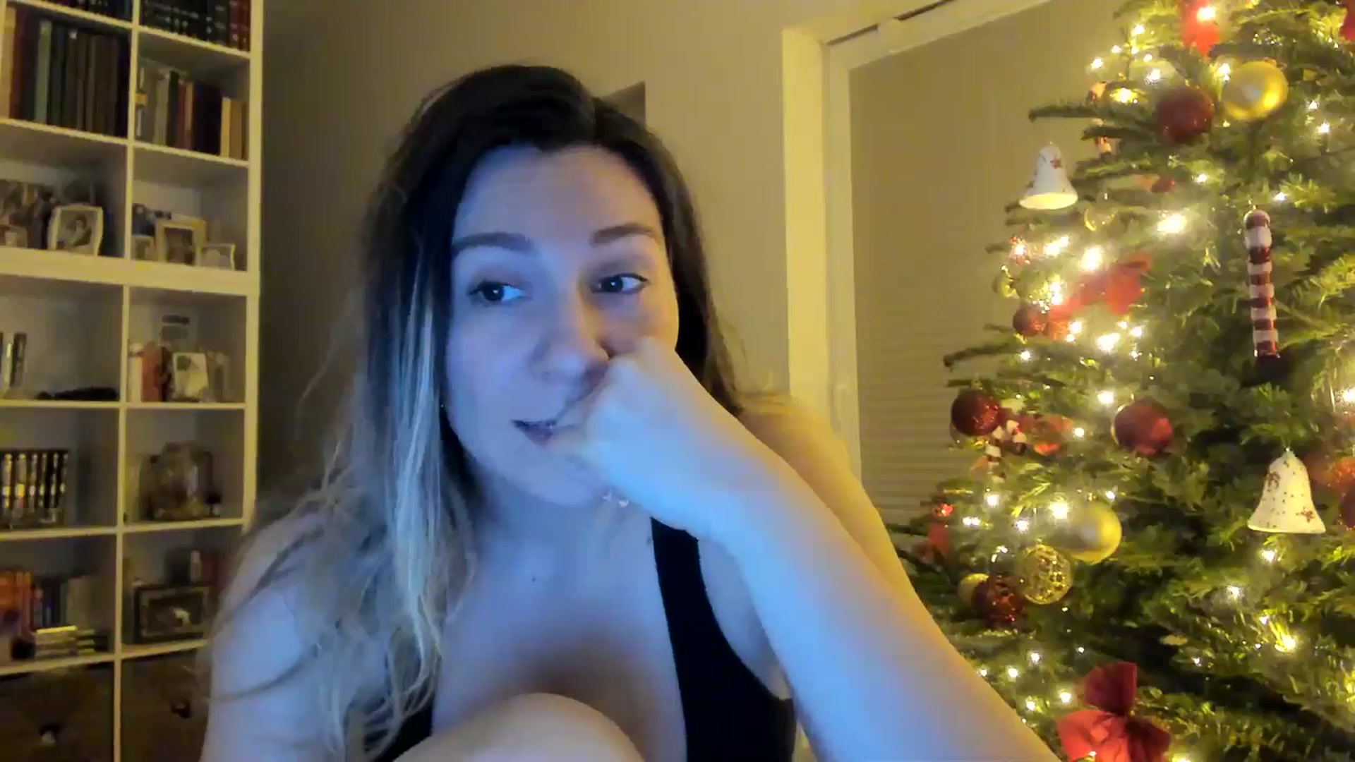Gallery image thumbnail from itwas_eve's myfreecams stream on, 12/27/2024, 01:48 image 11 of 20