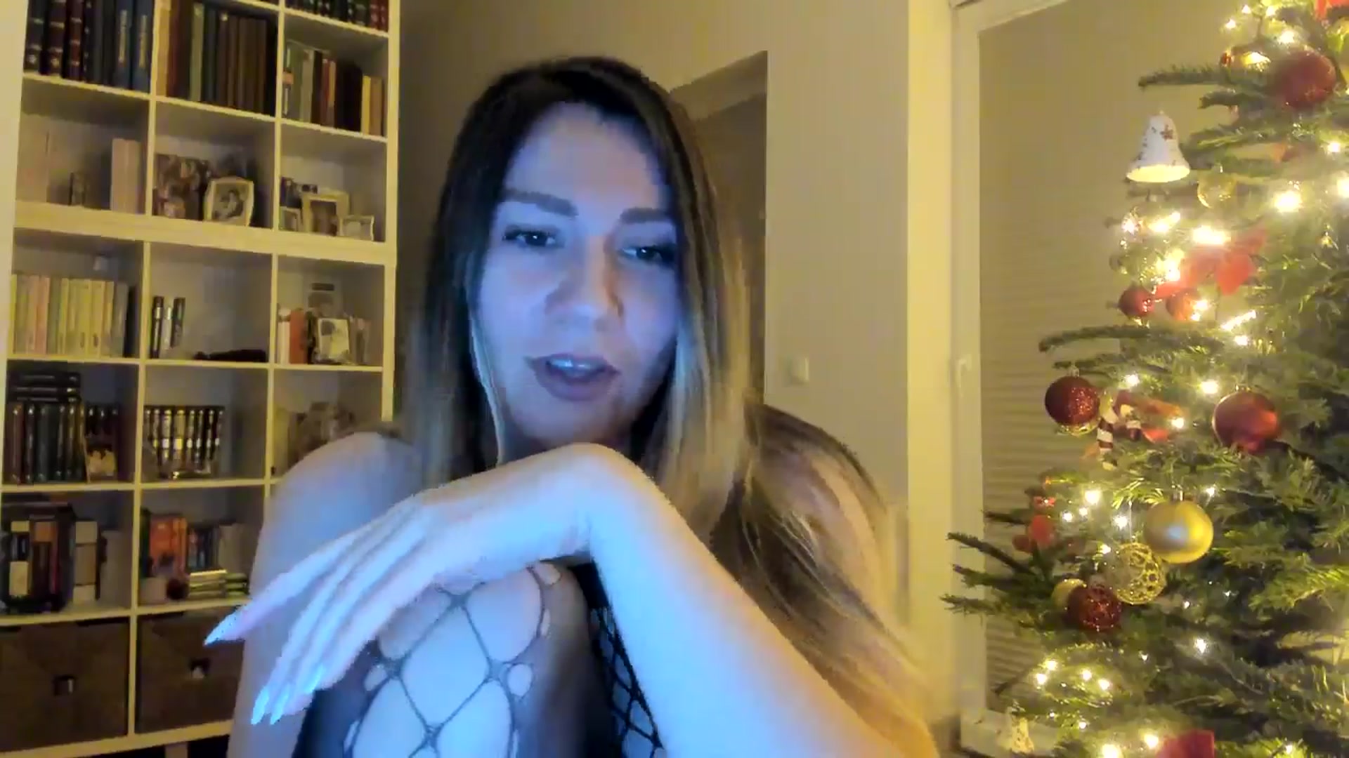 Gallery image thumbnail from itwas_eve's myfreecams stream on, 12/28/2024, 24:01 image 13 of 20