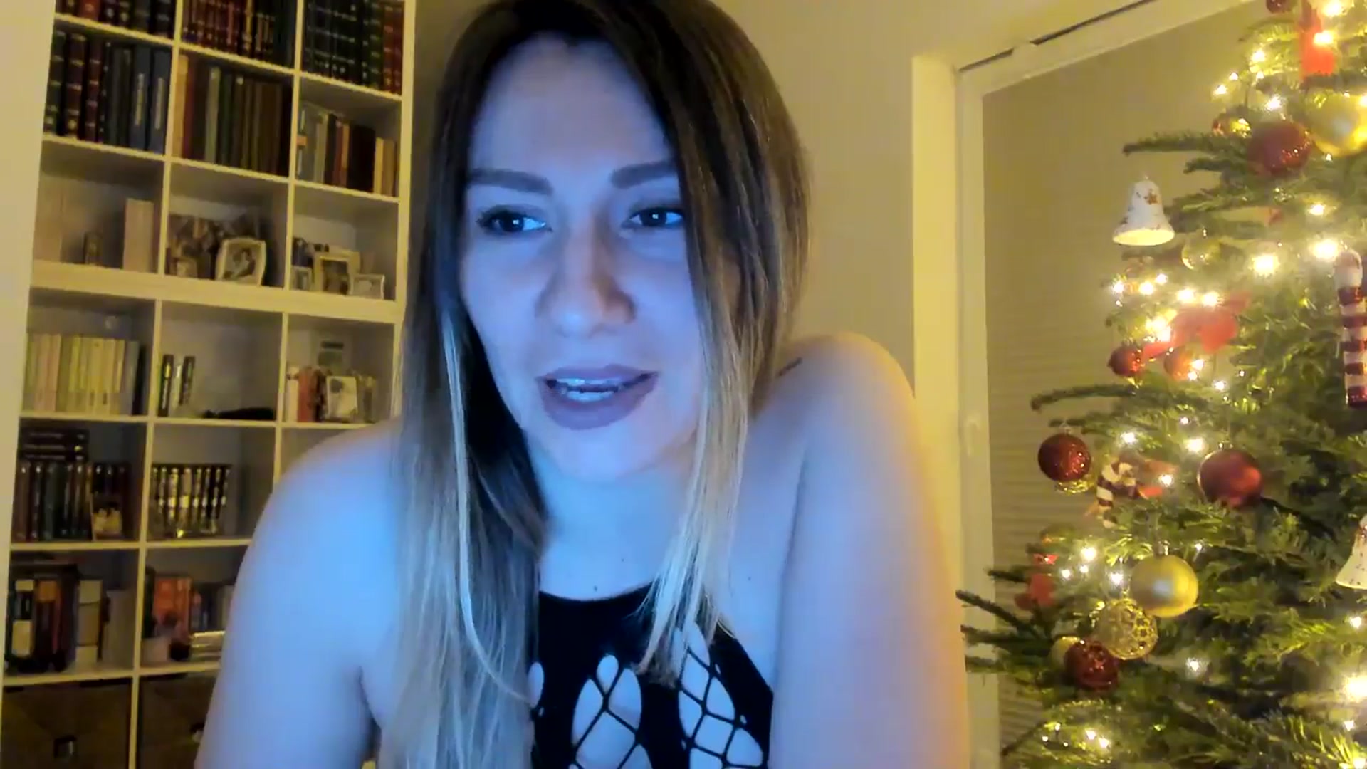 Gallery image thumbnail from itwas_eve's myfreecams stream on, 12/28/2024, 24:01 image 12 of 20