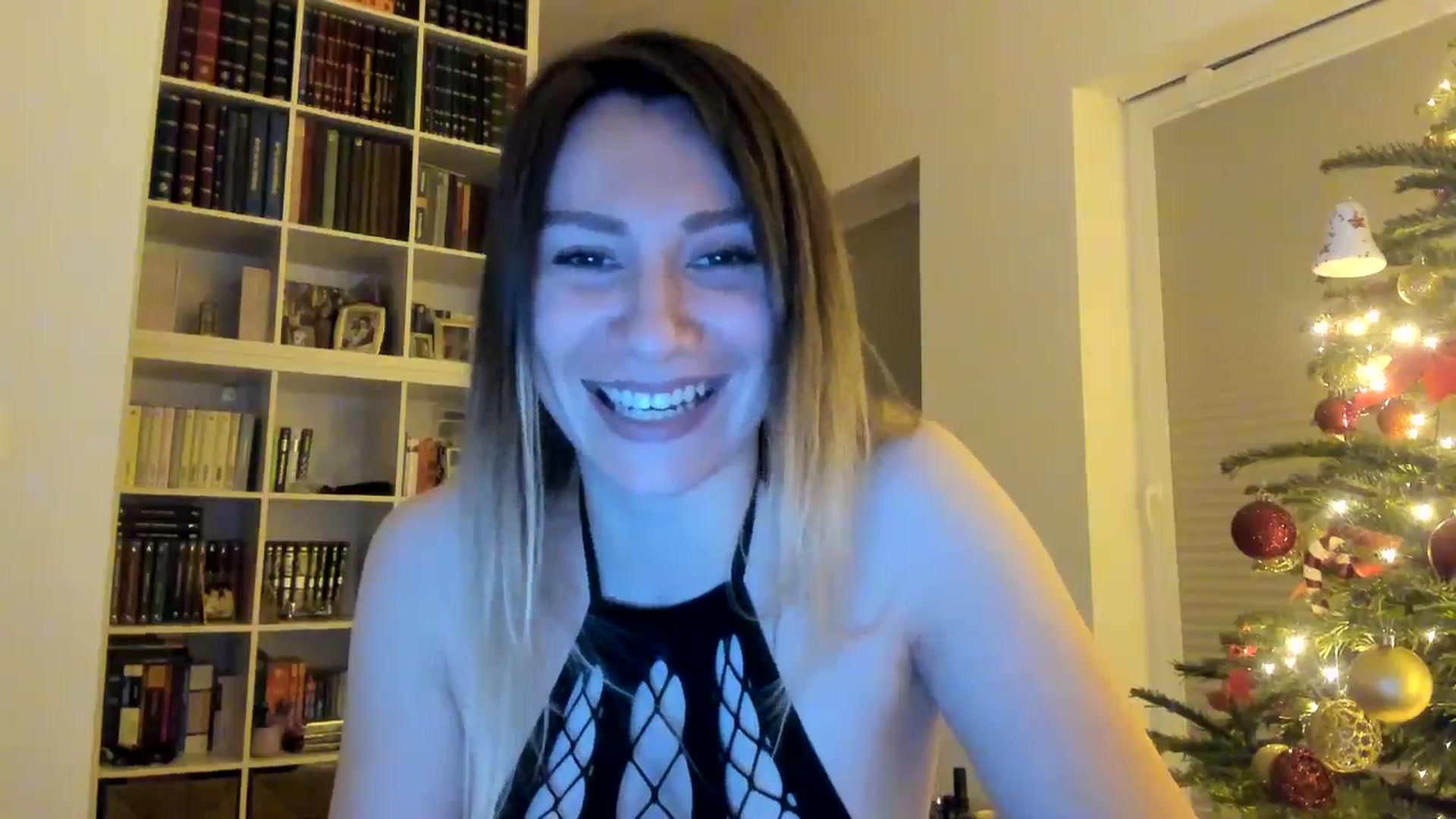 Gallery image thumbnail from itwas_eve's myfreecams stream on, 12/28/2024, 24:01 image 19 of 20