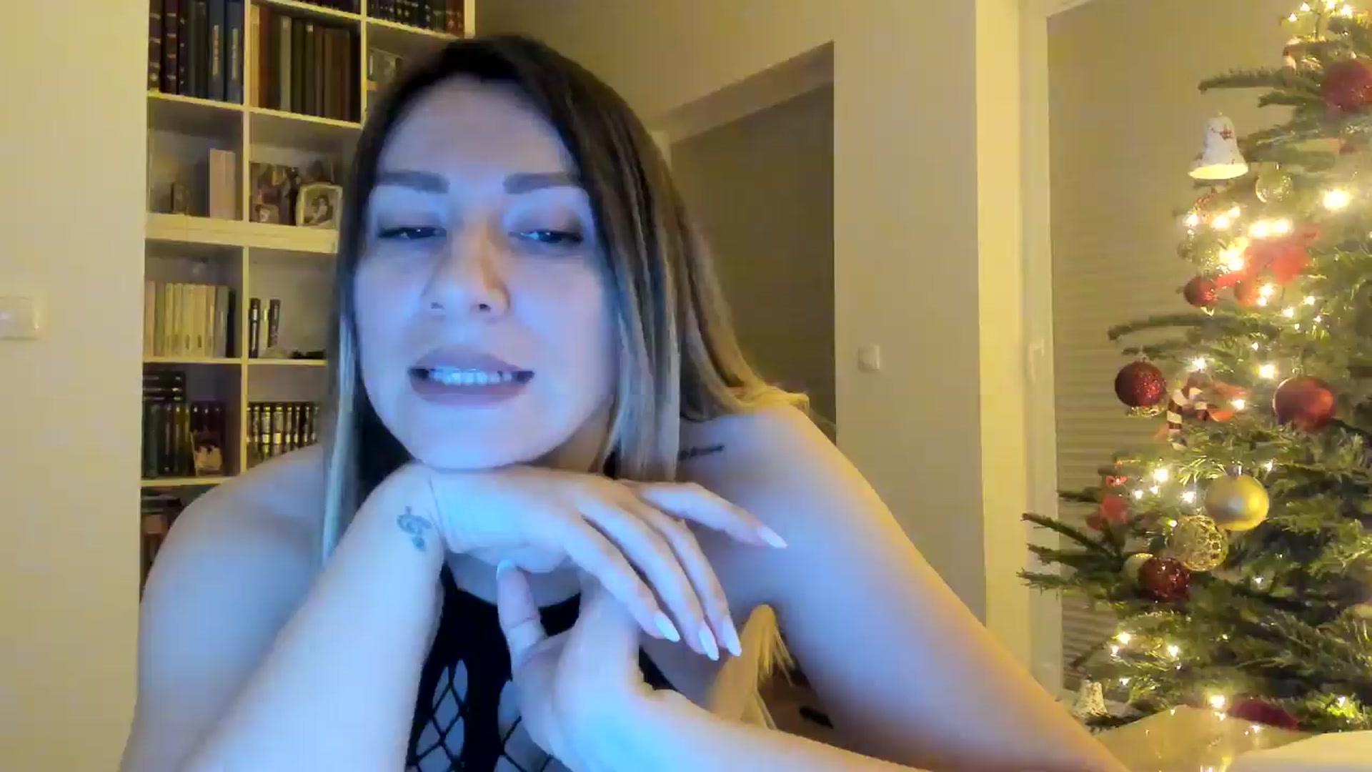 Gallery image thumbnail from itwas_eve's myfreecams stream on, 12/28/2024, 01:02 image 19 of 20