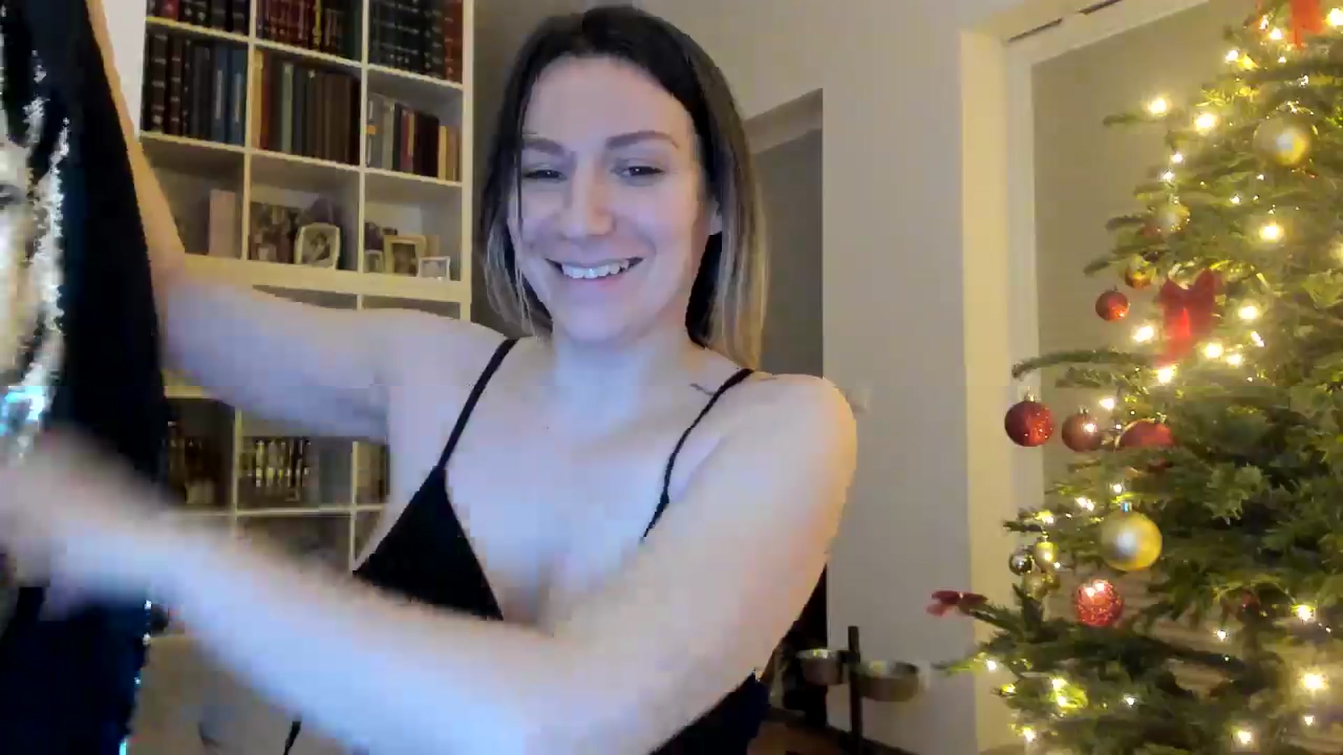 Gallery image thumbnail from itwas_eve's myfreecams stream on, 12/29/2024, 02:30 image 20 of 20