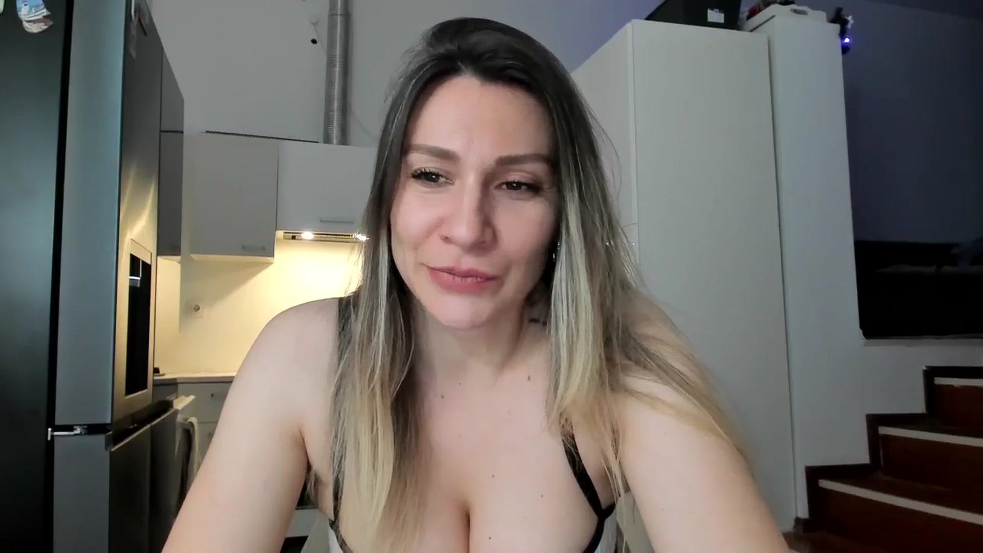Gallery image thumbnail from itwas_eve's myfreecams stream on, 01/05/2025, 21:23 image 16 of 20