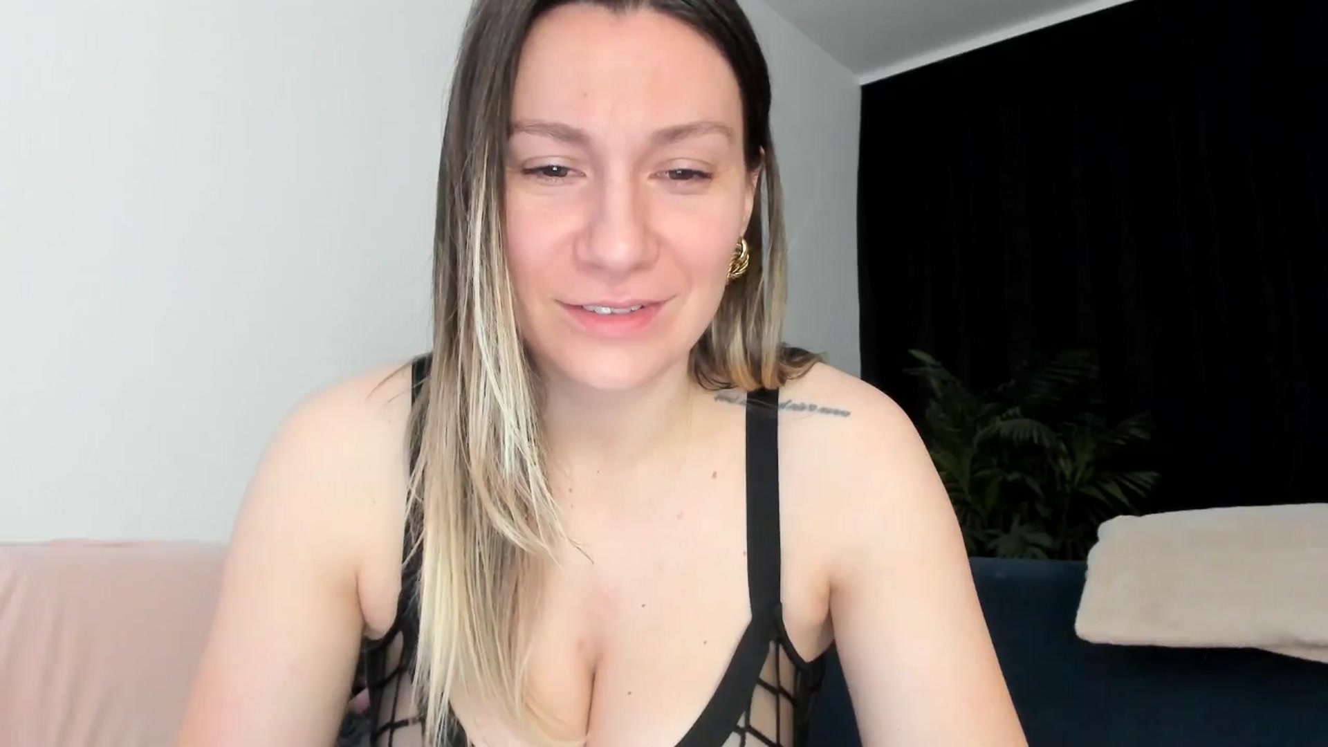 Gallery image thumbnail from itwas_eve's myfreecams stream on, 01/18/2025, 02:43 image 12 of 20