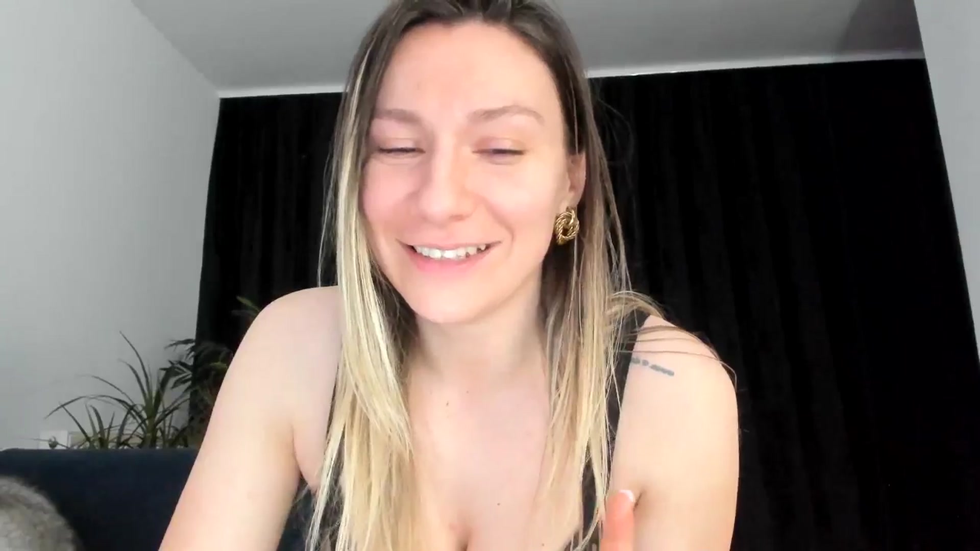 Gallery image thumbnail from itwas_eve's myfreecams stream on, 01/18/2025, 05:15 image 18 of 20