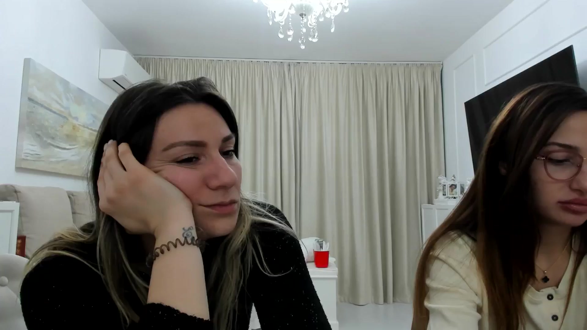 Gallery image thumbnail from itwas_eve's myfreecams stream on, 01/19/2025, 21:06 image 5 of 20