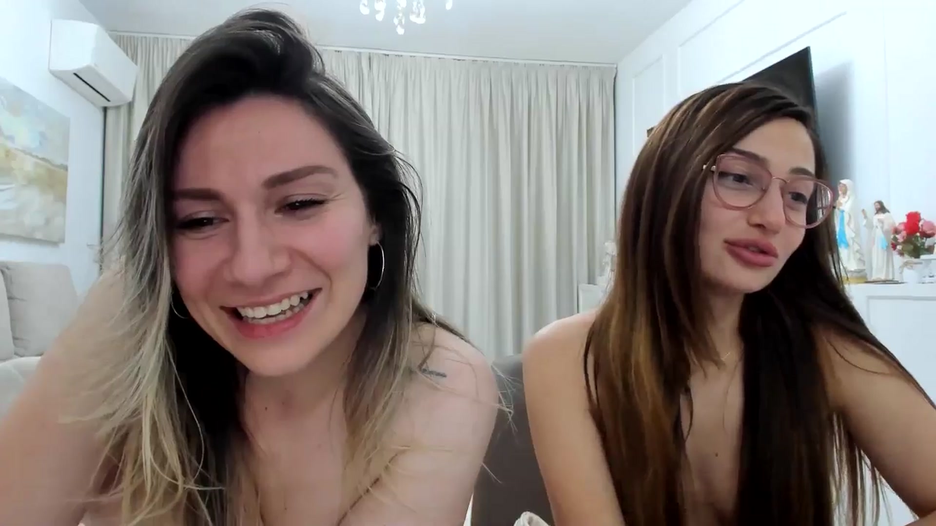 Gallery image thumbnail from itwas_eve's myfreecams stream on, 01/19/2025, 21:31 image 18 of 20