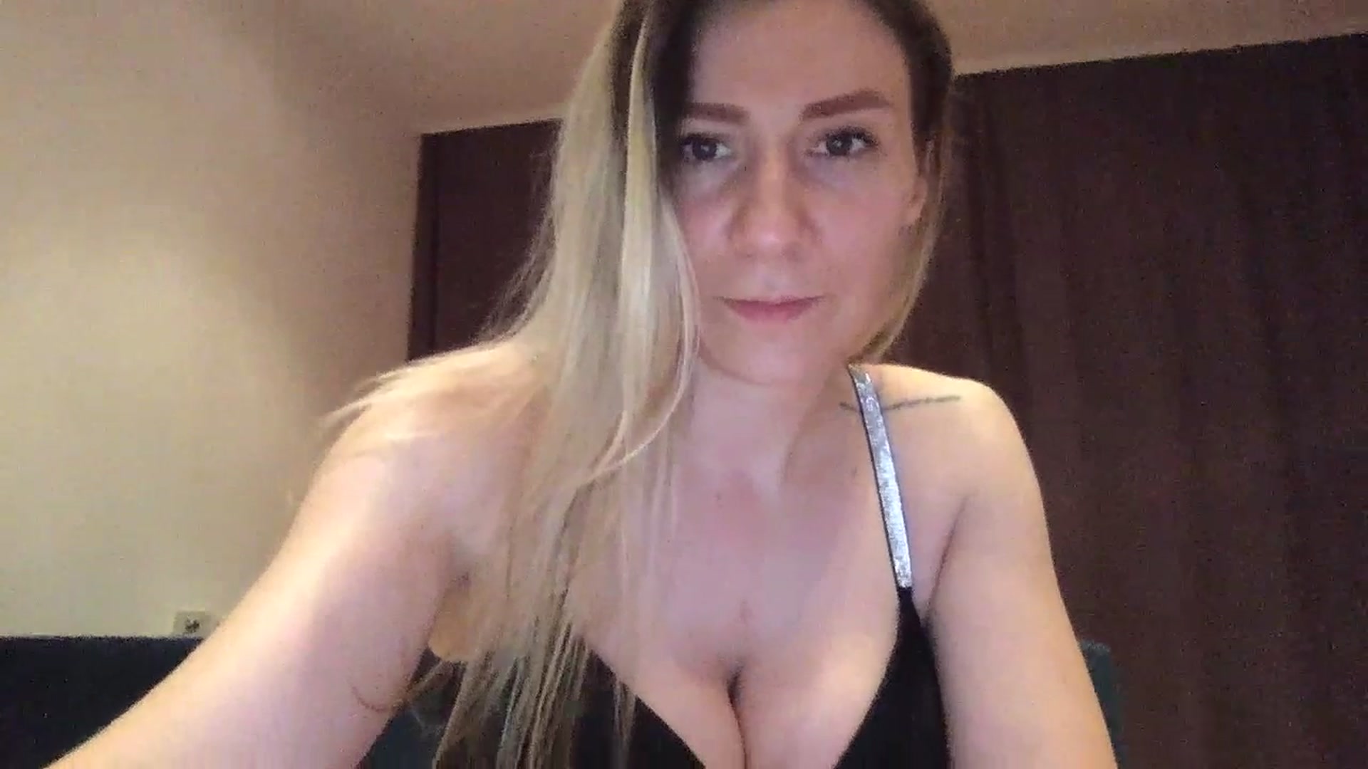 Gallery image thumbnail from itwasnt_me's myfreecams stream on, 07/21/2023, 23:20 image 15 of 20