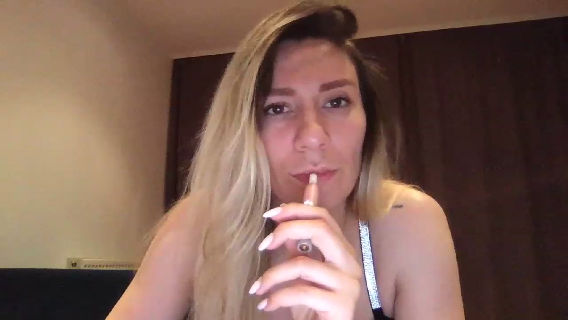Gallery image thumbnail from itwasnt_me's myfreecams stream on, 07/22/2023, 01:34 image 17 of 20