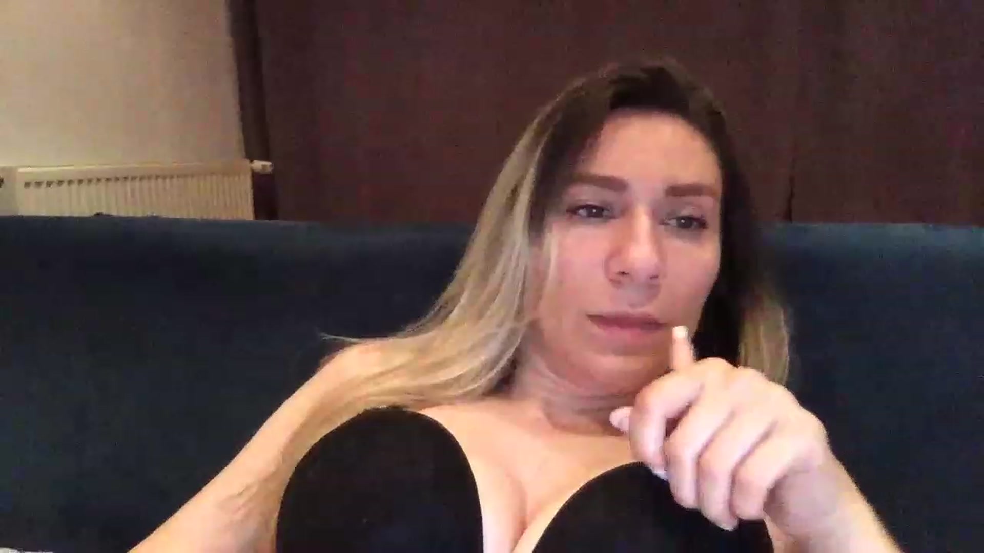 Gallery image thumbnail from itwasnt_me's myfreecams stream on, 07/22/2023, 02:06 image 18 of 20