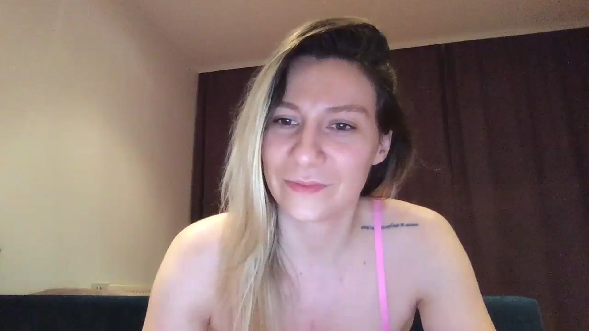 Gallery image thumbnail from itwasnt_me's myfreecams stream on, 07/23/2023, 24:55 image 2 of 20