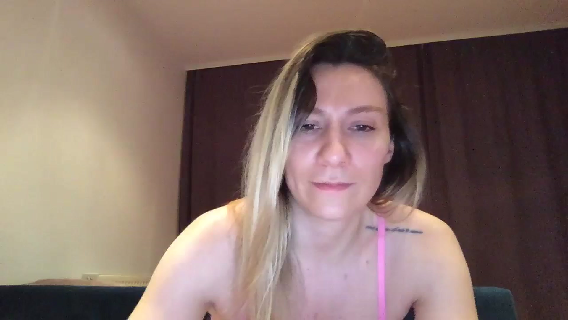 Gallery image thumbnail from itwasnt_me's myfreecams stream on, 07/23/2023, 24:55 image 3 of 20
