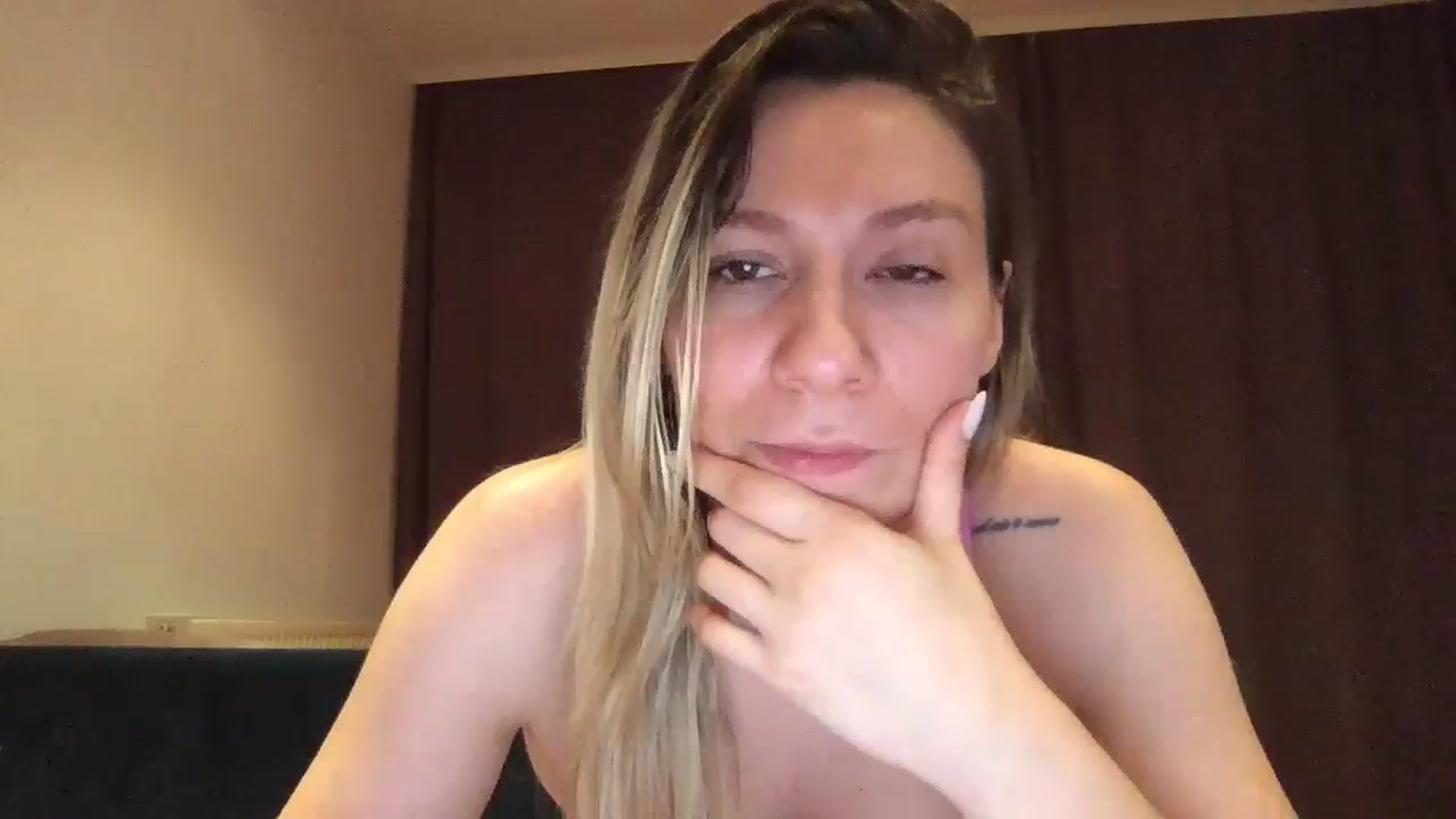 Gallery image thumbnail from itwasnt_me's myfreecams stream on, 07/23/2023, 24:55 image 14 of 20