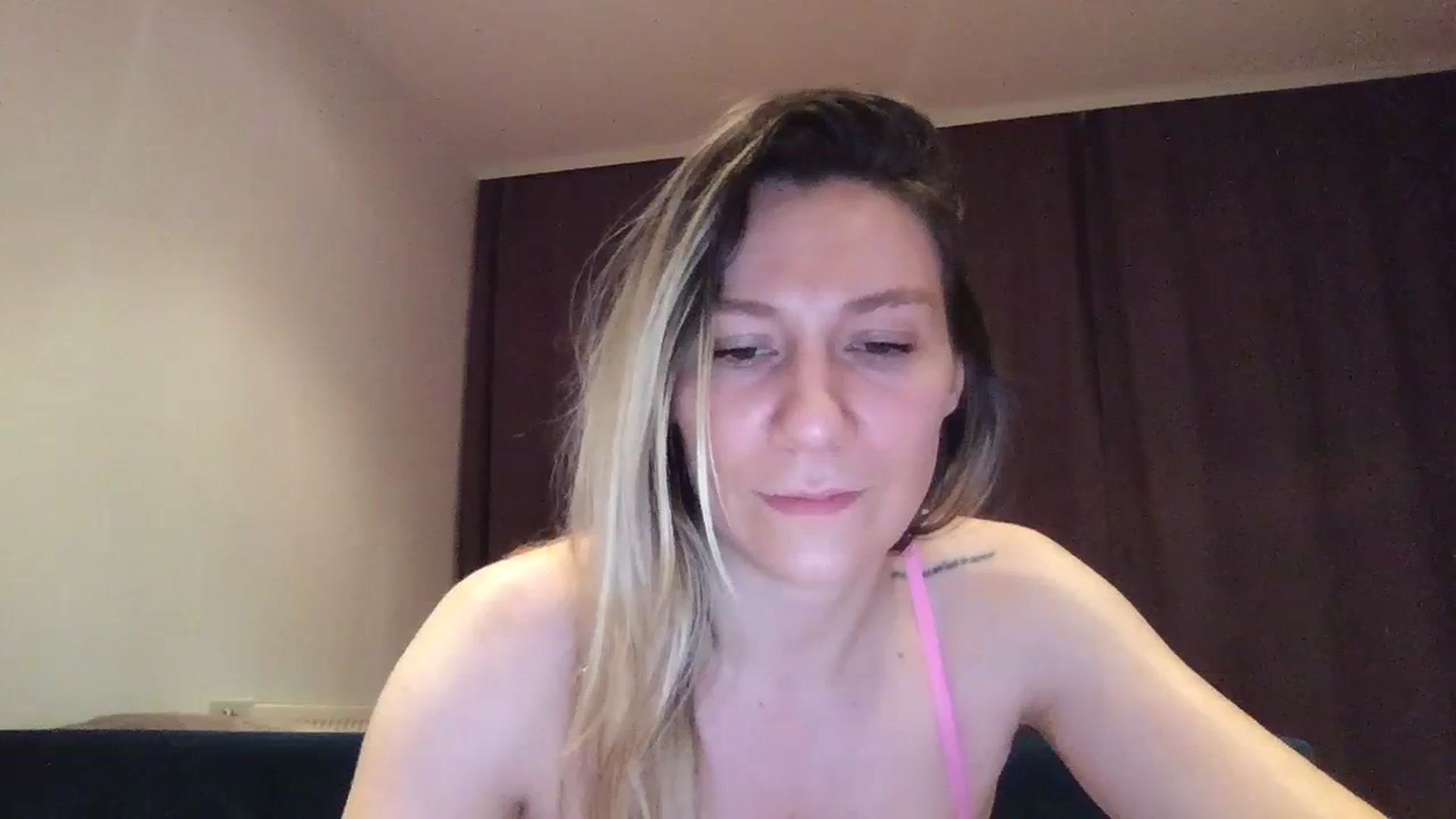 Gallery image thumbnail from itwasnt_me's myfreecams stream on, 07/23/2023, 24:55 image 7 of 20